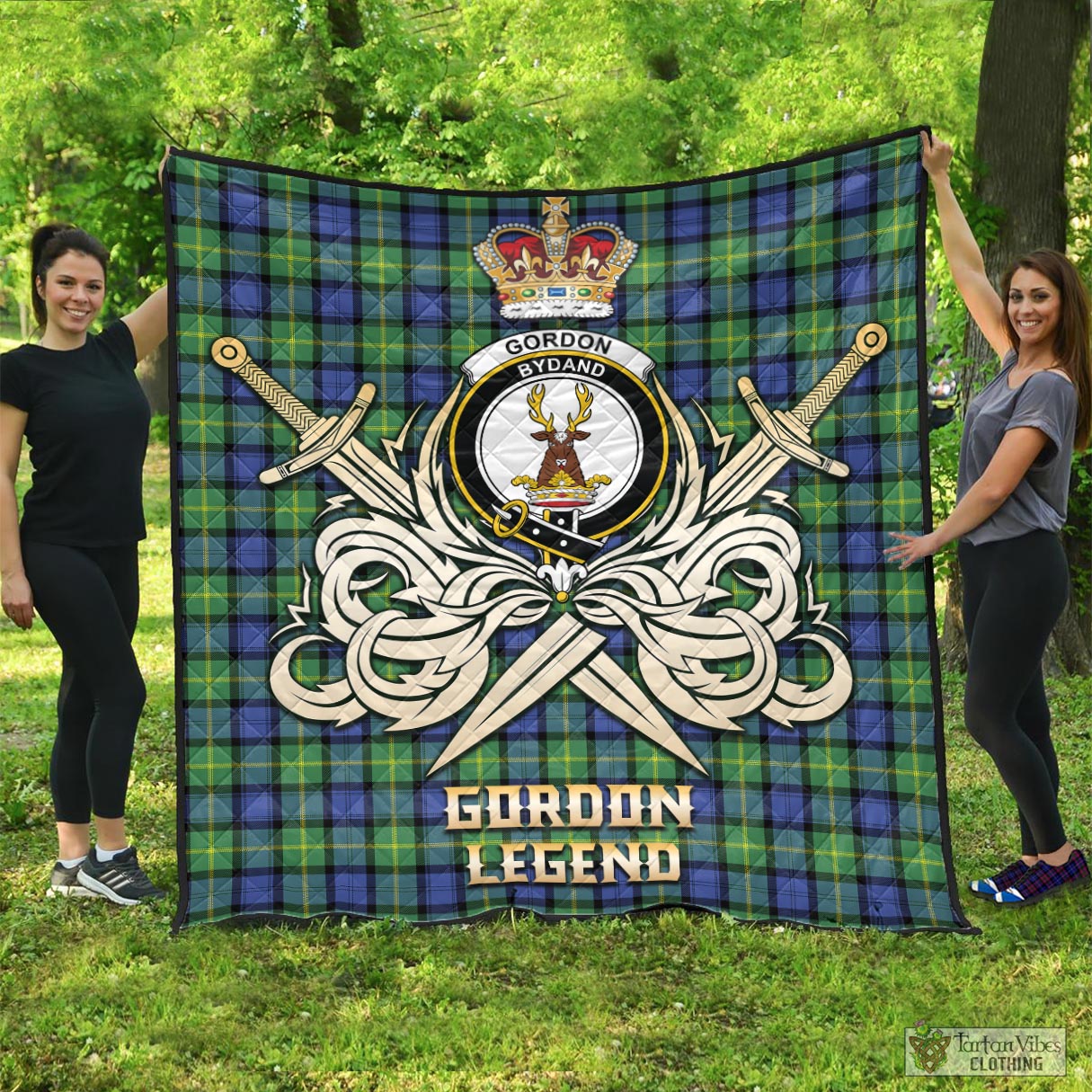 Tartan Vibes Clothing Gordon Old Ancient Tartan Quilt with Clan Crest and the Golden Sword of Courageous Legacy