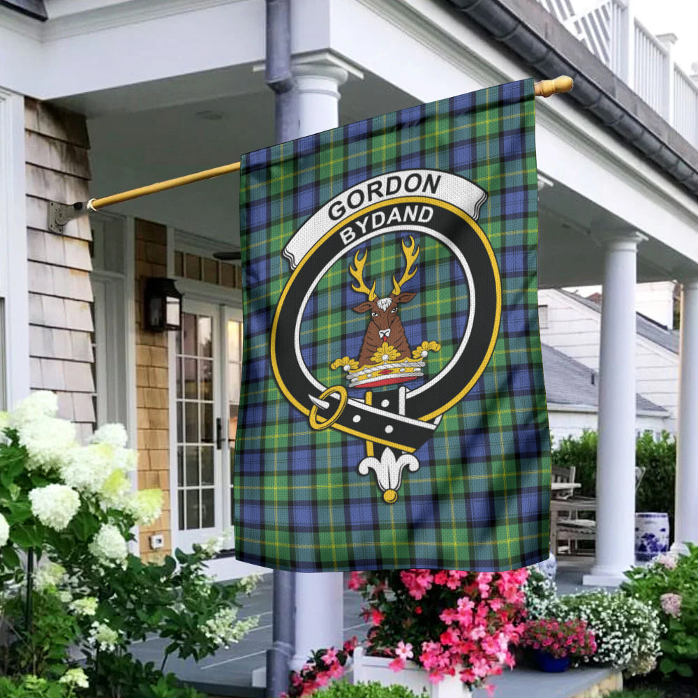 Gordon Old Ancient Tartan Flag with Family Crest - Tartan Vibes Clothing