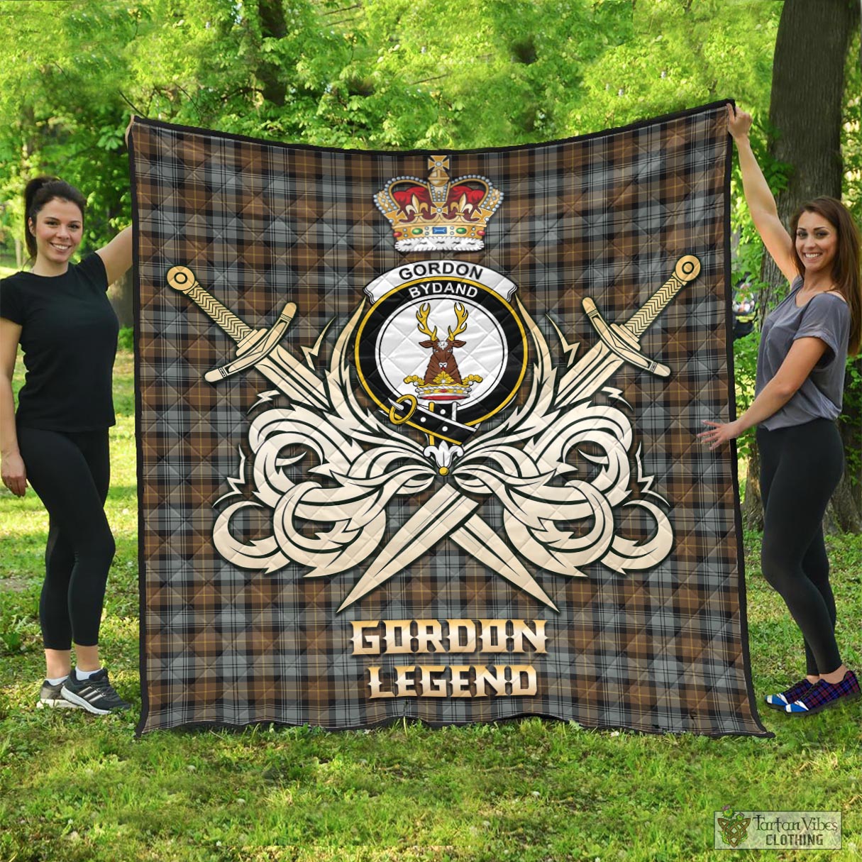 Tartan Vibes Clothing Gordon Weathered Tartan Quilt with Clan Crest and the Golden Sword of Courageous Legacy