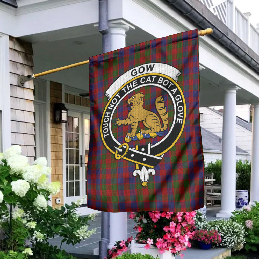 gow-tartan-flag-with-family-crest