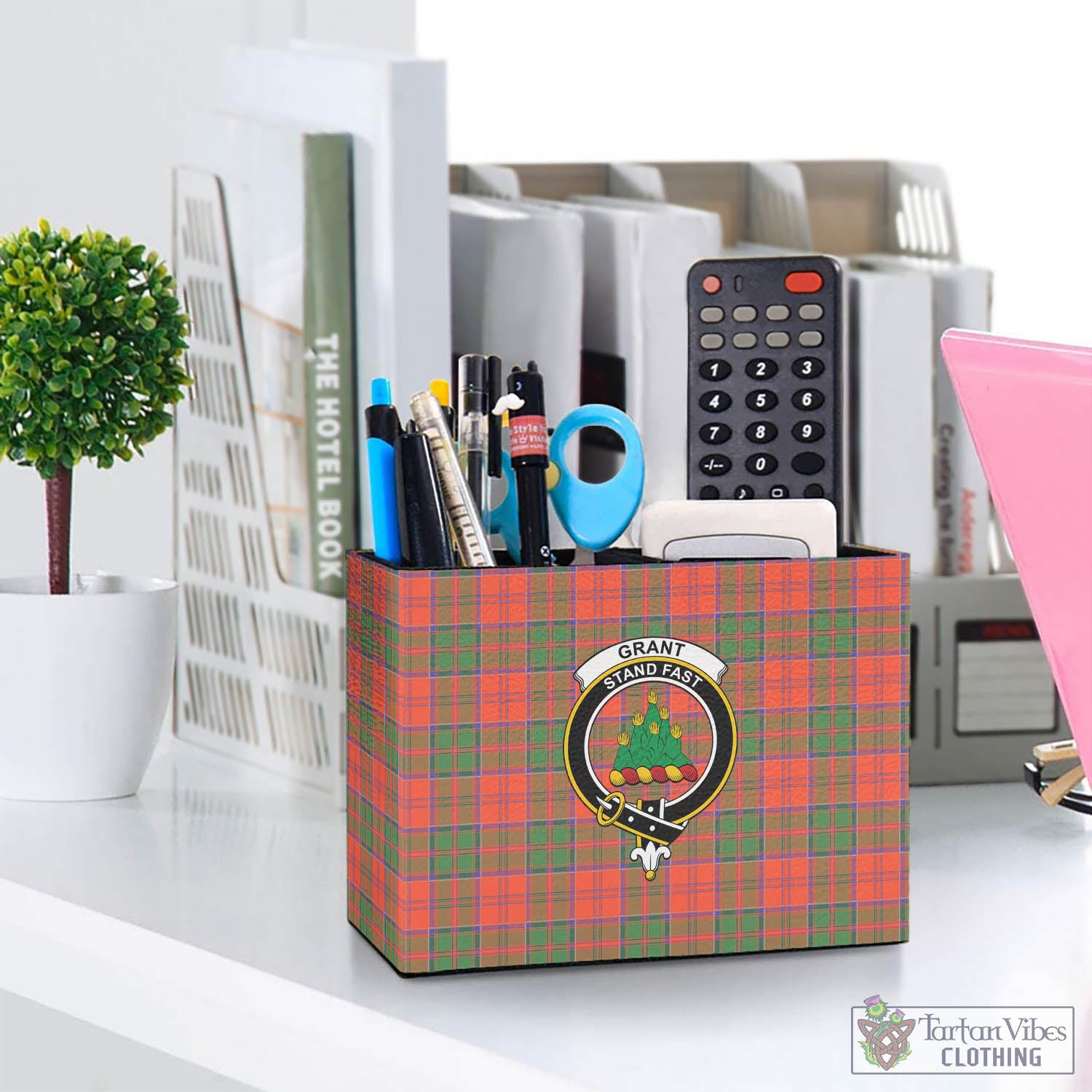 Tartan Vibes Clothing Grant Ancient Tartan Pen Holder with Family Crest