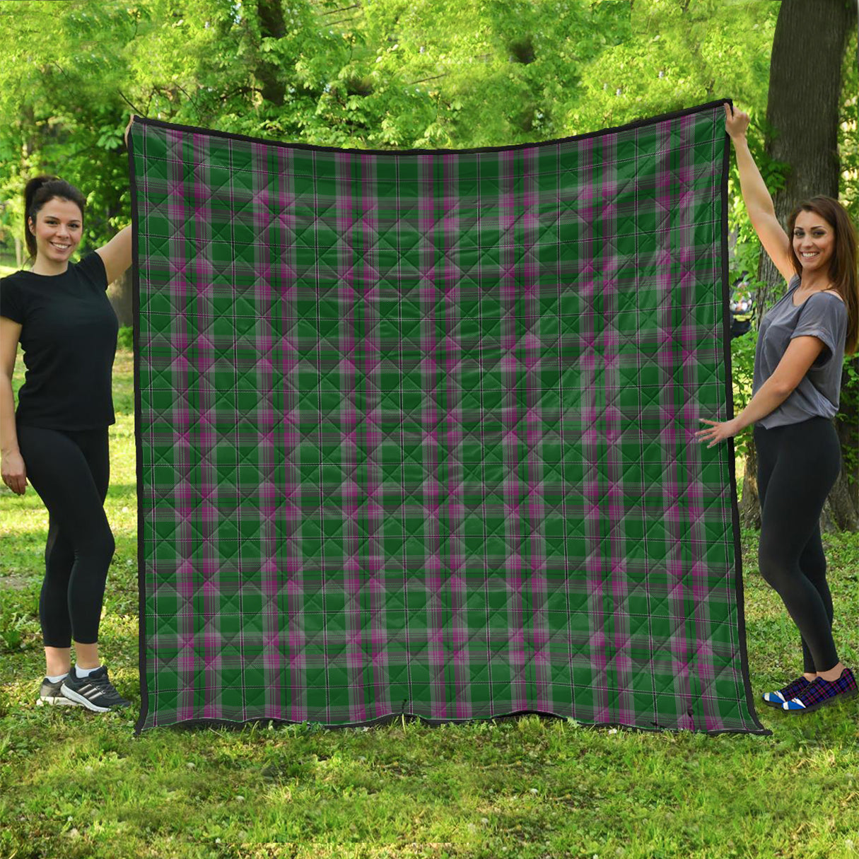 gray-hunting-tartan-quilt