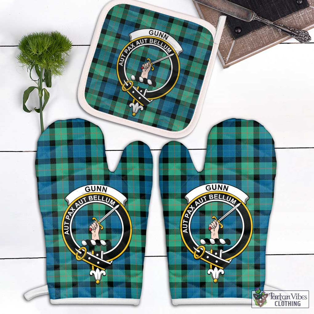 Gunn Ancient Tartan Combo Oven Mitt & Pot-Holder with Family Crest Combo 1 Oven Mitt & 1 Pot-Holder White - Tartan Vibes Clothing