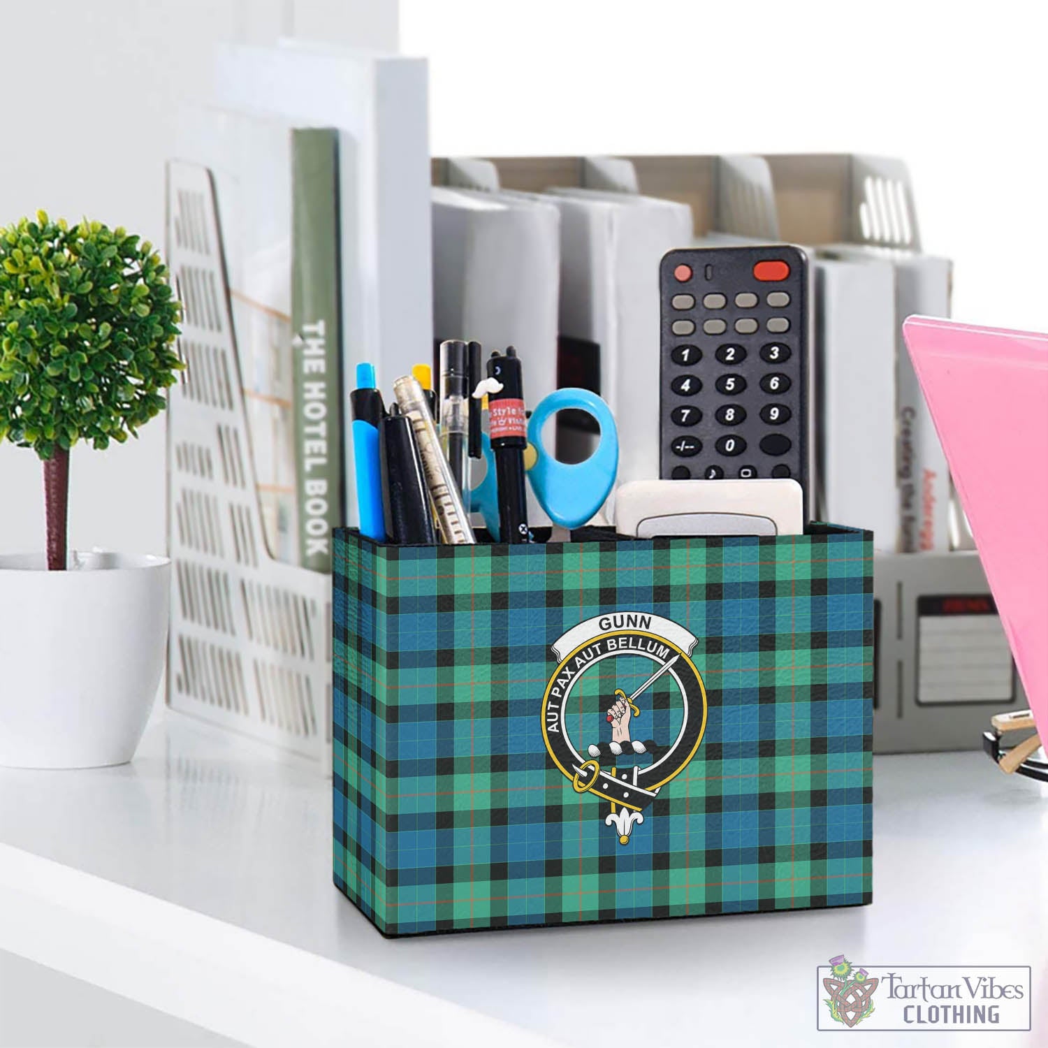 Tartan Vibes Clothing Gunn Ancient Tartan Pen Holder with Family Crest