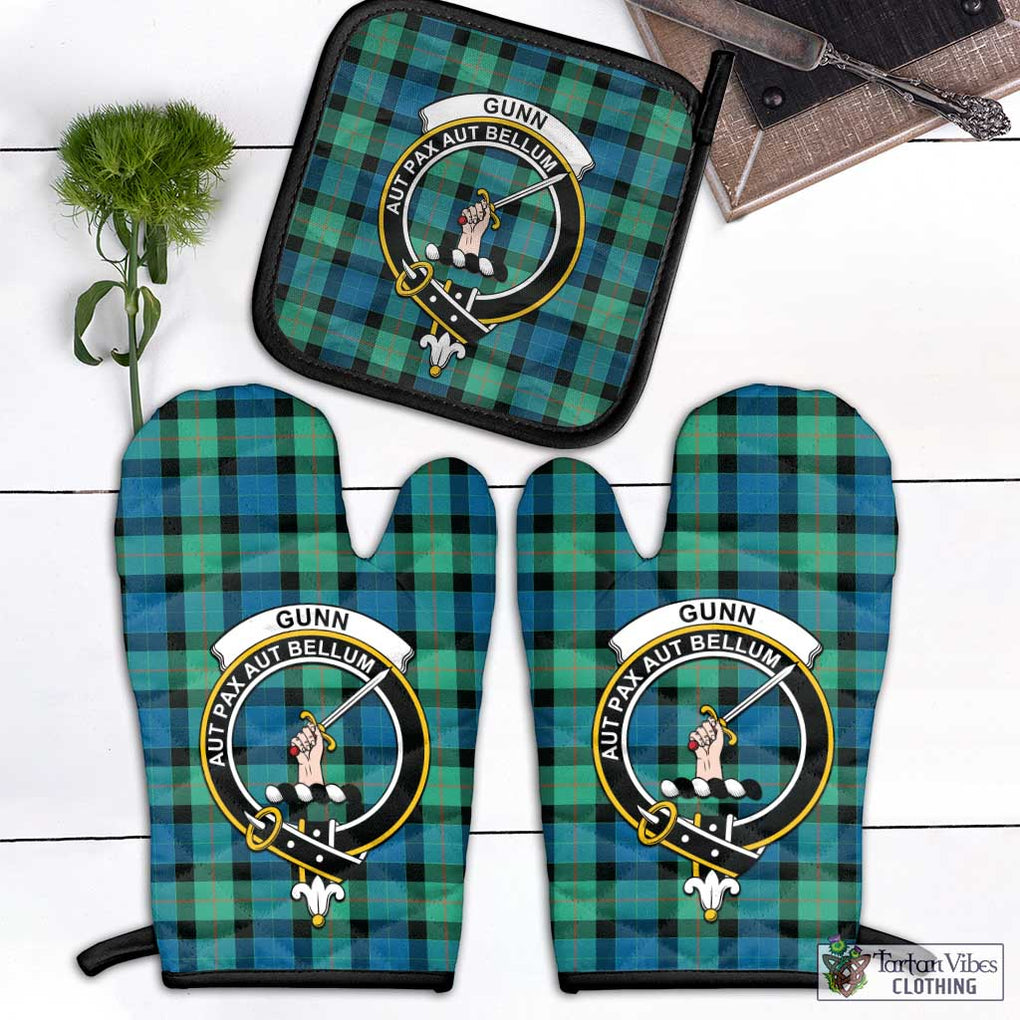 Gunn Ancient Tartan Combo Oven Mitt & Pot-Holder with Family Crest Combo 1 Oven Mitt & 1 Pot-Holder Black - Tartan Vibes Clothing