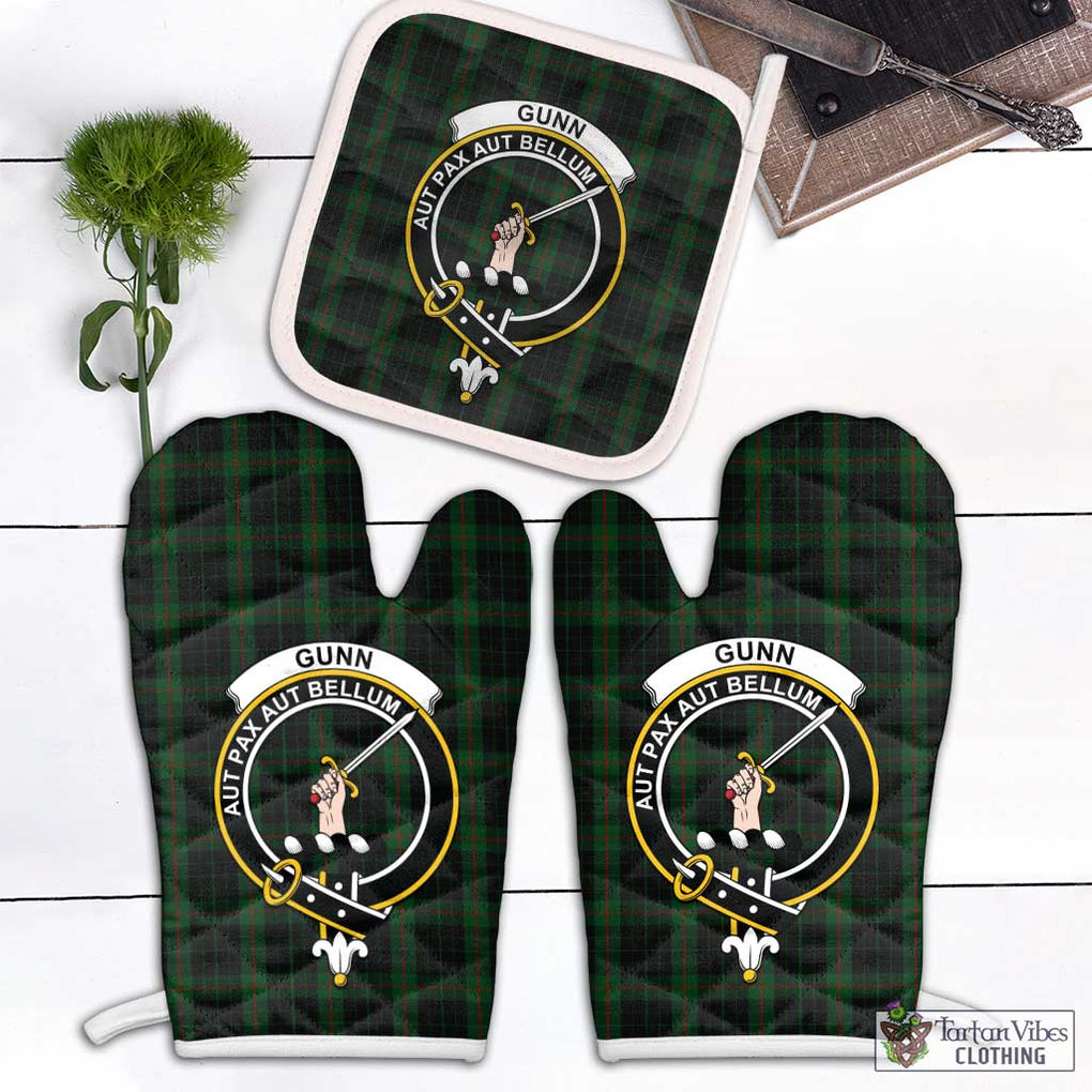 Gunn Logan Tartan Combo Oven Mitt & Pot-Holder with Family Crest Combo 1 Oven Mitt & 1 Pot-Holder White - Tartan Vibes Clothing