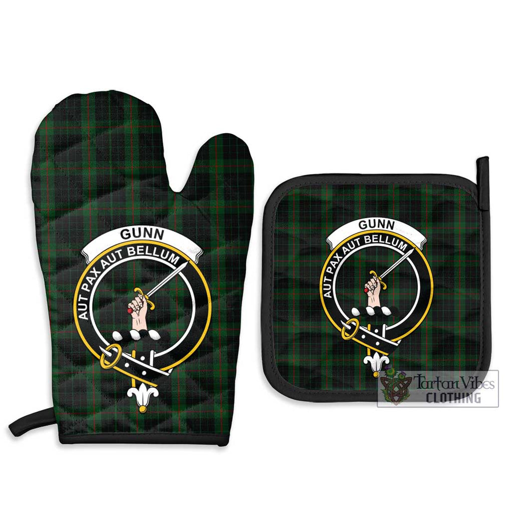 Gunn Logan Tartan Combo Oven Mitt & Pot-Holder with Family Crest Combo 1 Oven Mitt & 2 Pot-Holder Black - Tartan Vibes Clothing