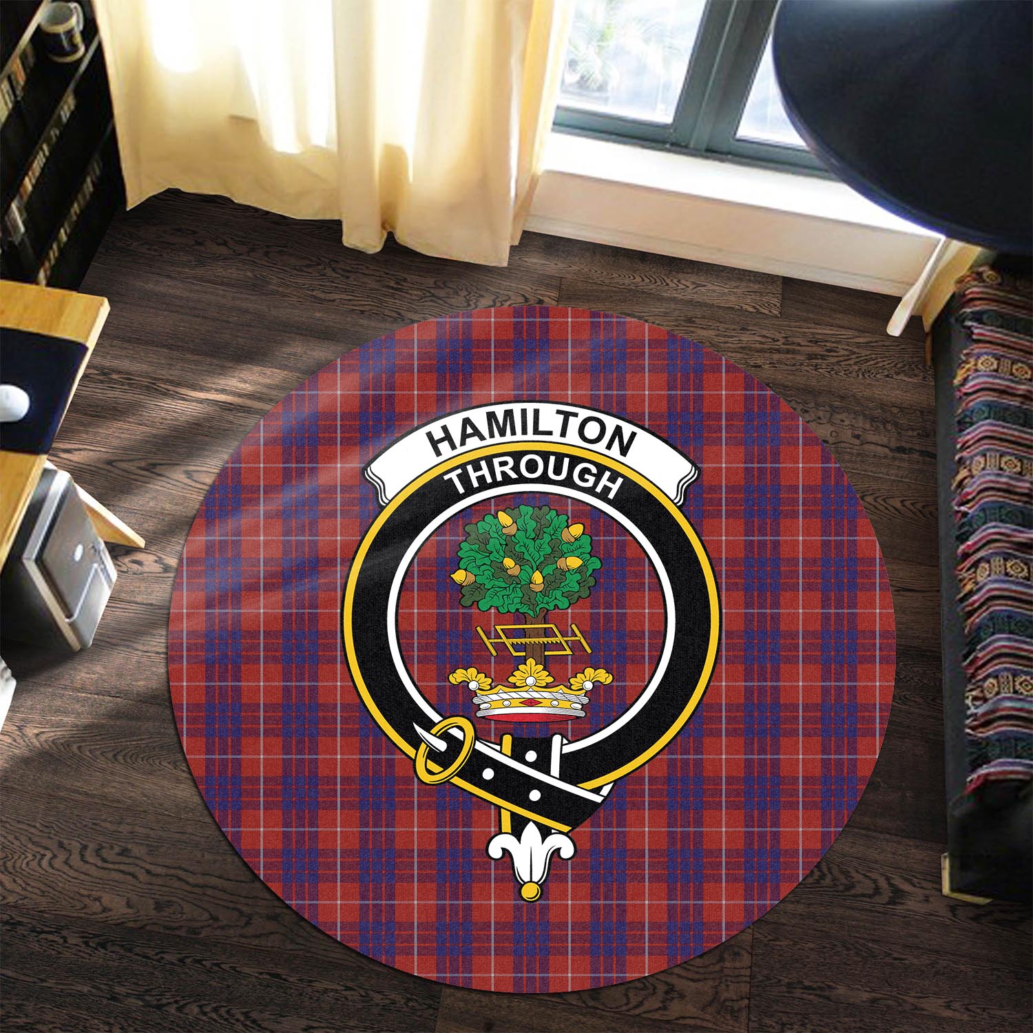 hamilton-tartan-round-rug-with-family-crest