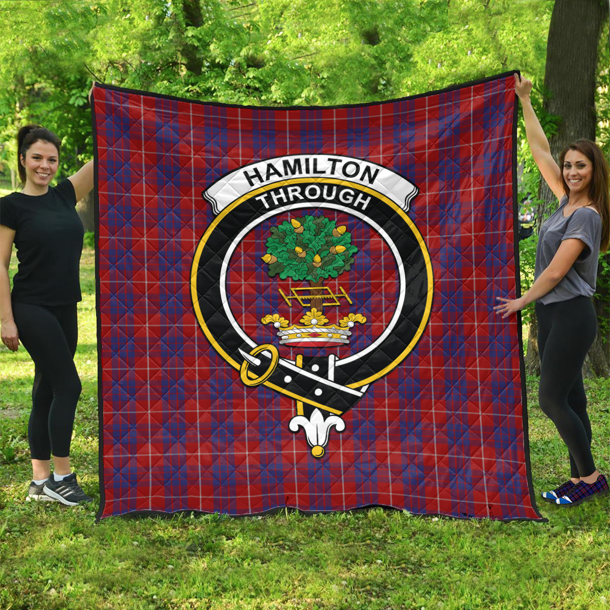 hamilton-tartan-quilt-with-family-crest