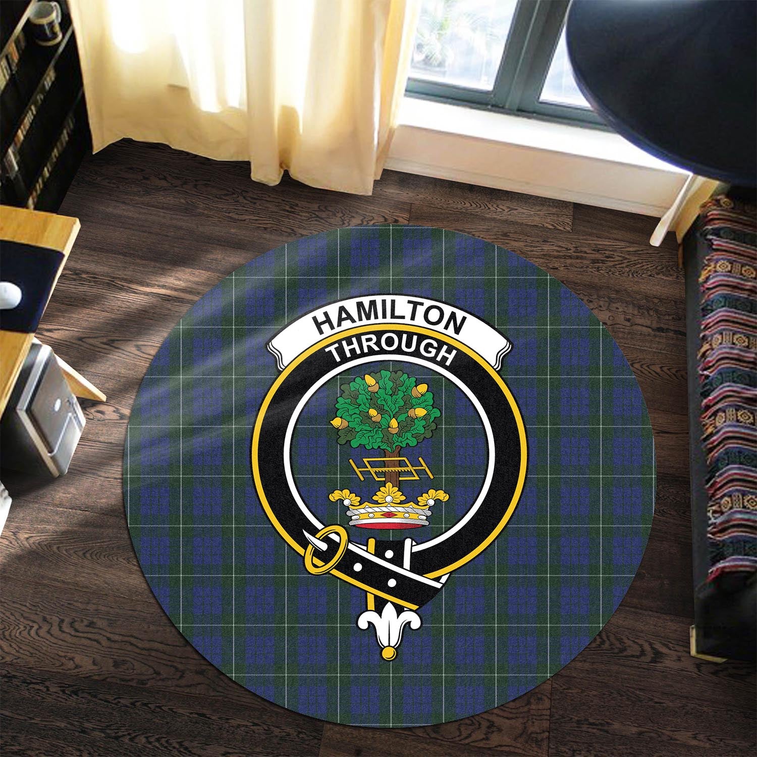 hamilton-hunting-tartan-round-rug-with-family-crest