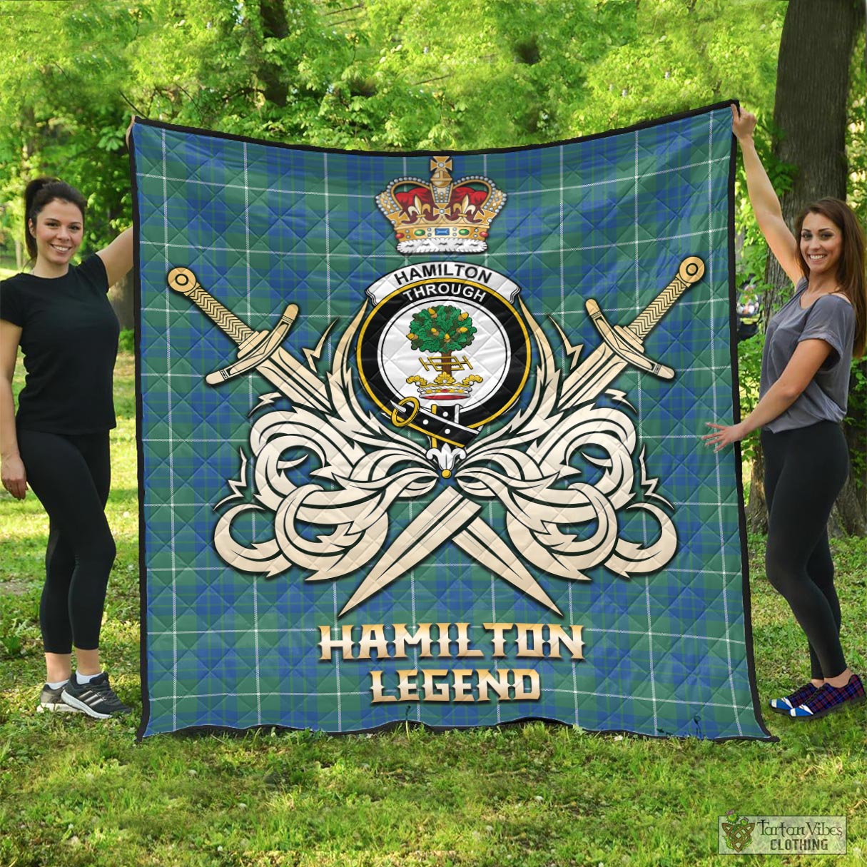 Tartan Vibes Clothing Hamilton Hunting Ancient Tartan Quilt with Clan Crest and the Golden Sword of Courageous Legacy