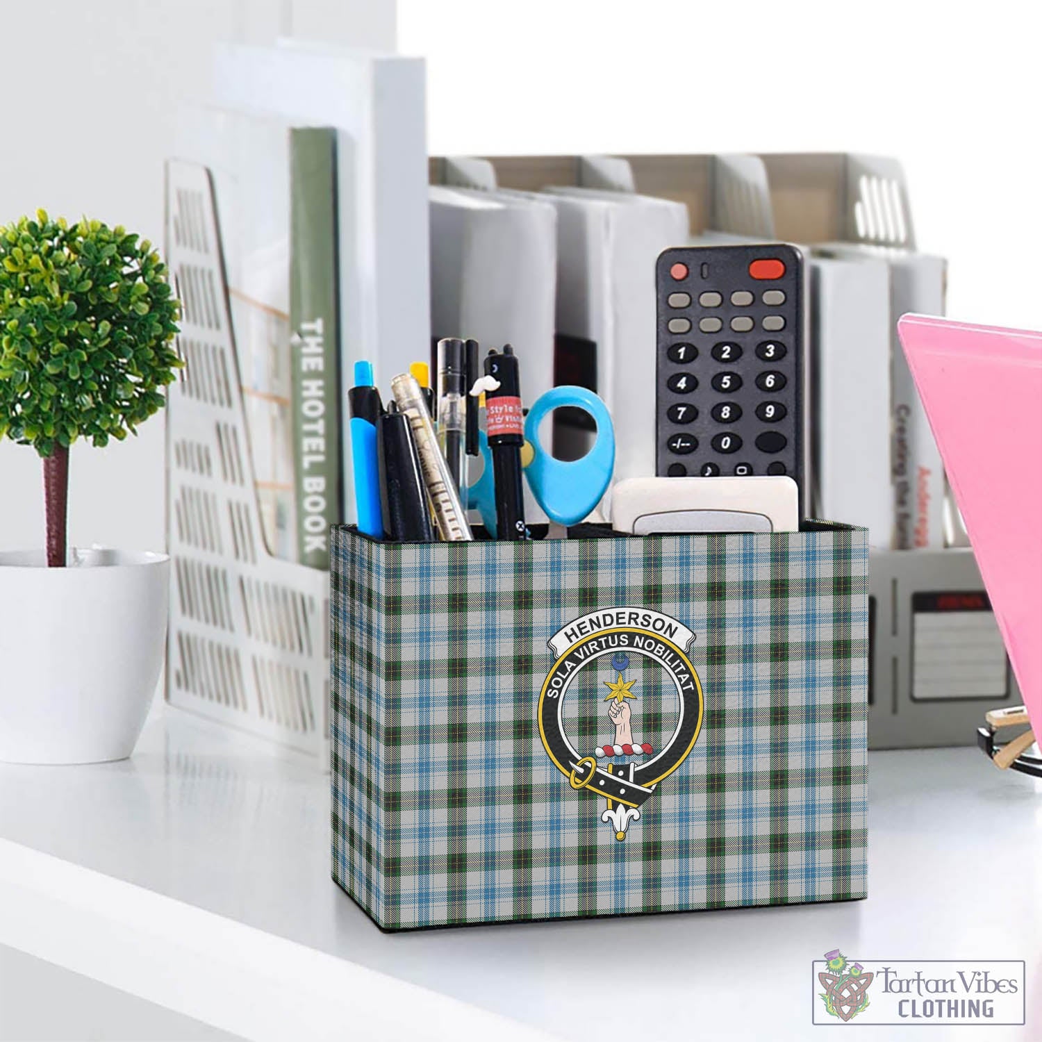 Tartan Vibes Clothing Henderson Dress Tartan Pen Holder with Family Crest