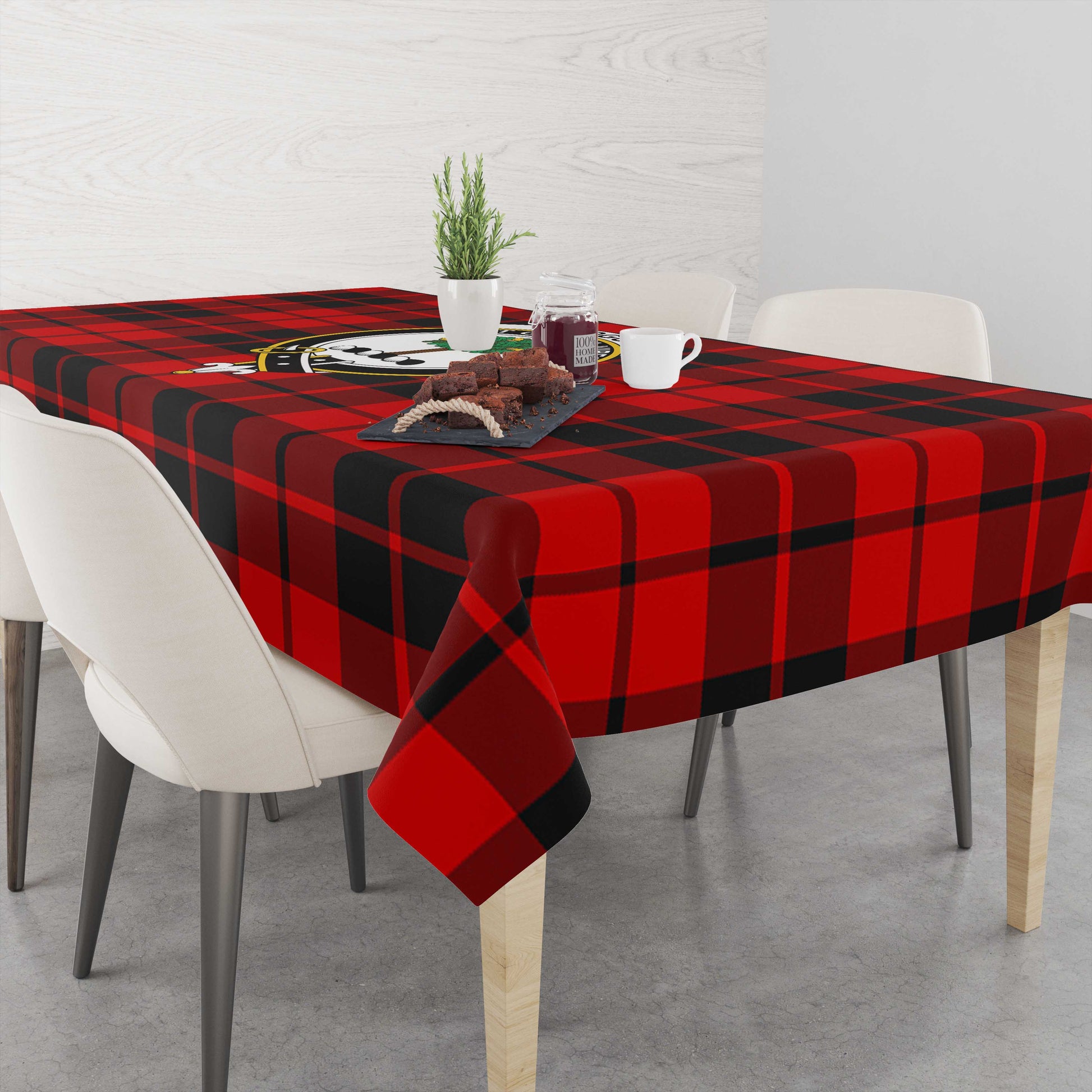 hogg-tatan-tablecloth-with-family-crest