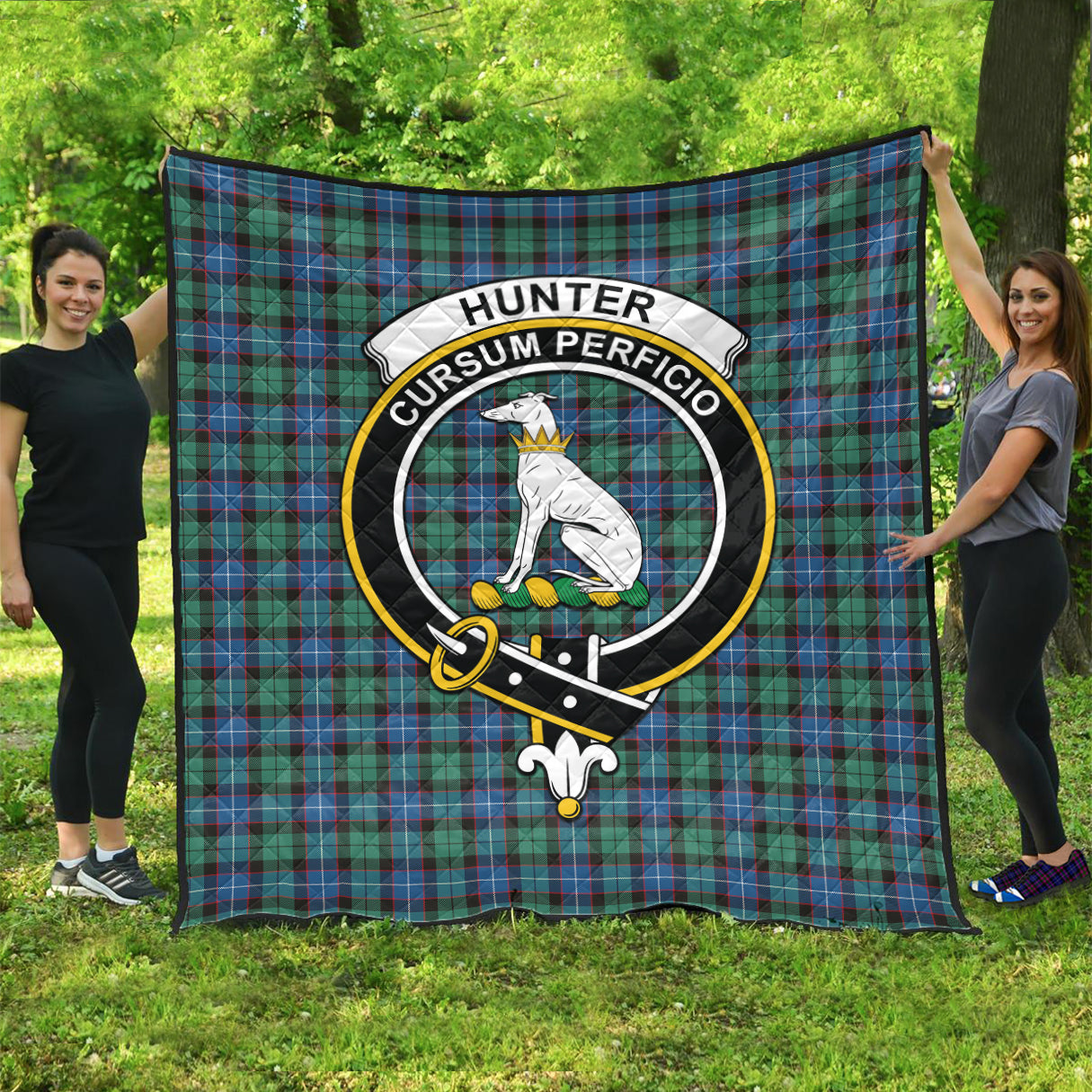 hunter-ancient-tartan-quilt-with-family-crest