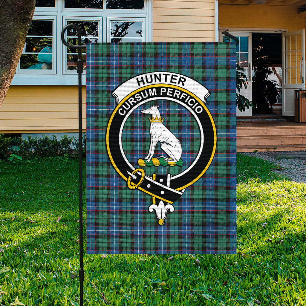 Hunter Ancient Tartan Flag with Family Crest - Tartan Vibes Clothing