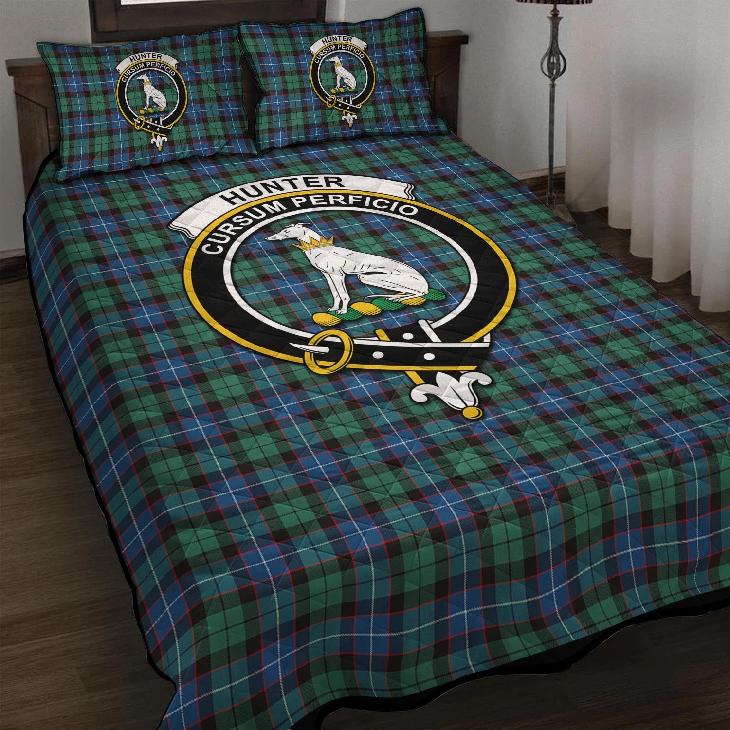 Hunter Ancient Tartan Quilt Bed Set with Family Crest - Tartan Vibes Clothing