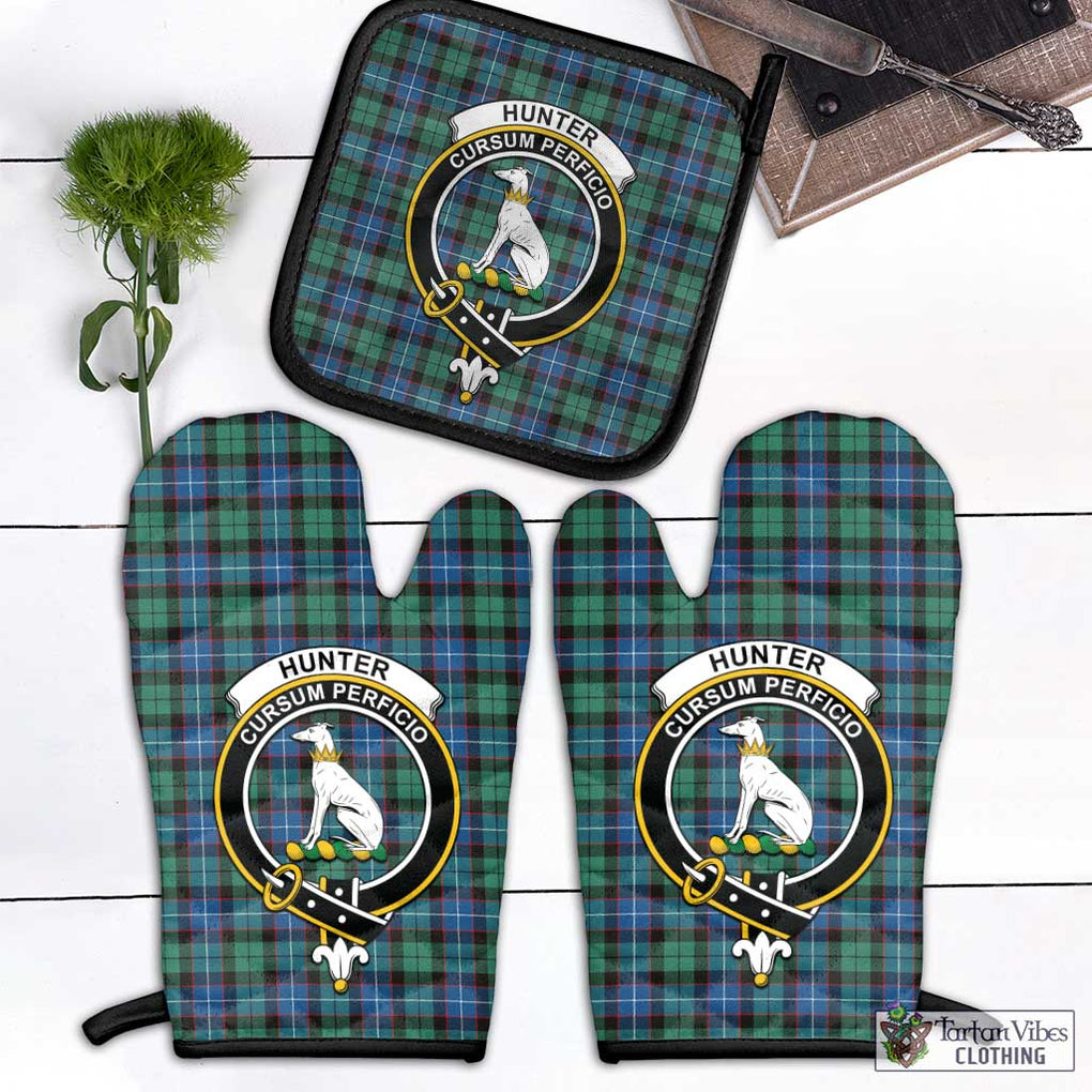 Hunter Ancient Tartan Combo Oven Mitt & Pot-Holder with Family Crest Combo 1 Oven Mitt & 1 Pot-Holder Black - Tartan Vibes Clothing