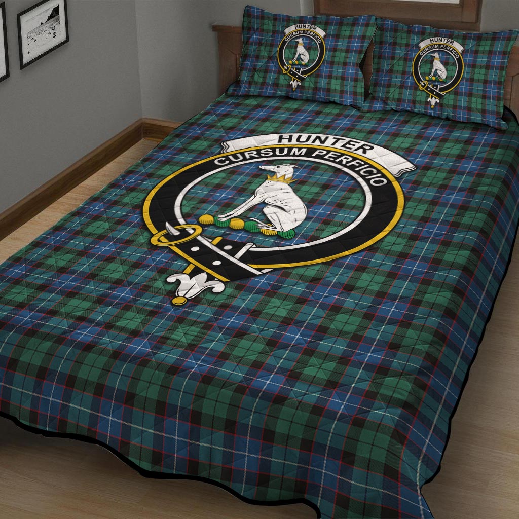 Hunter Ancient Tartan Quilt Bed Set with Family Crest - Tartan Vibes Clothing