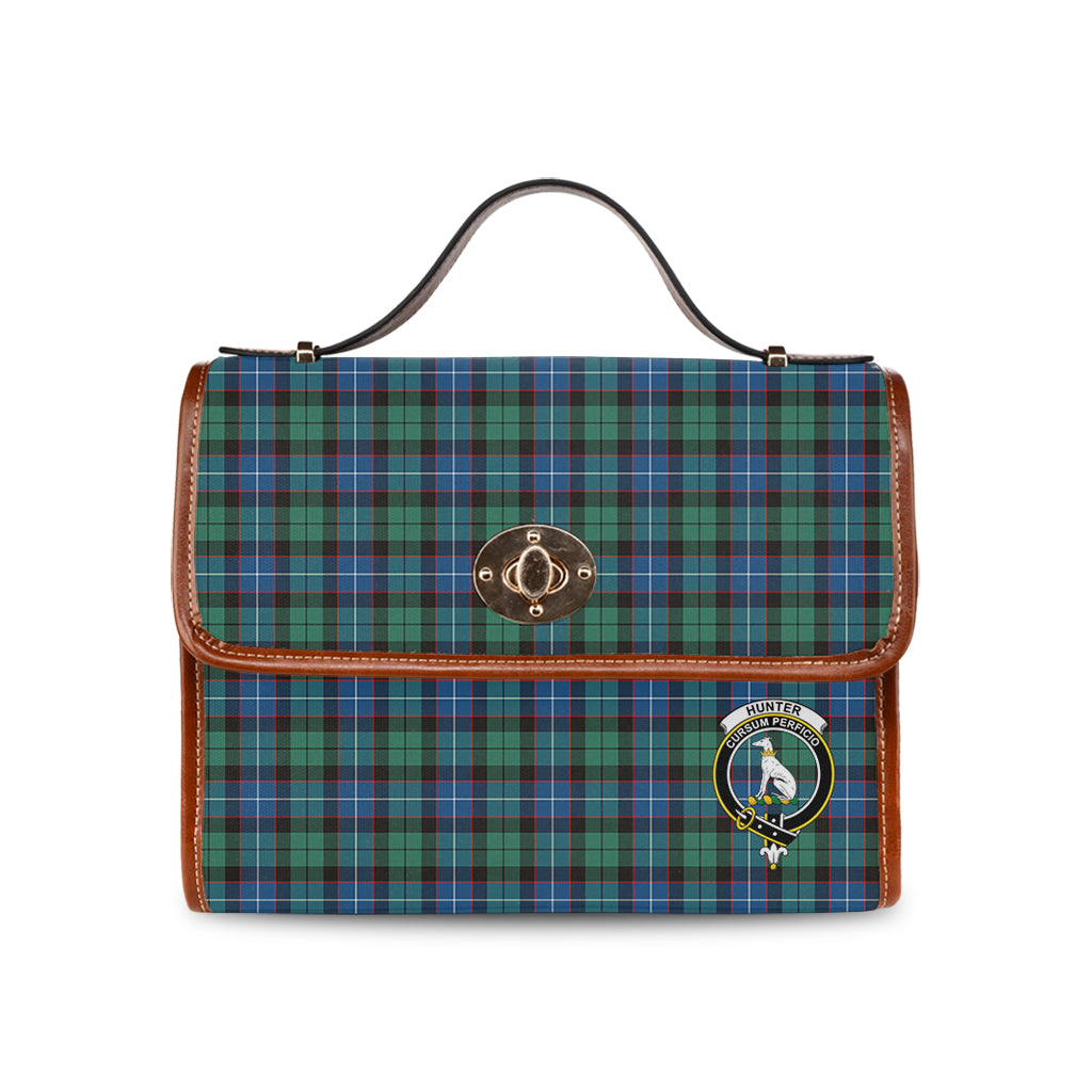 hunter-ancient-tartan-leather-strap-waterproof-canvas-bag-with-family-crest