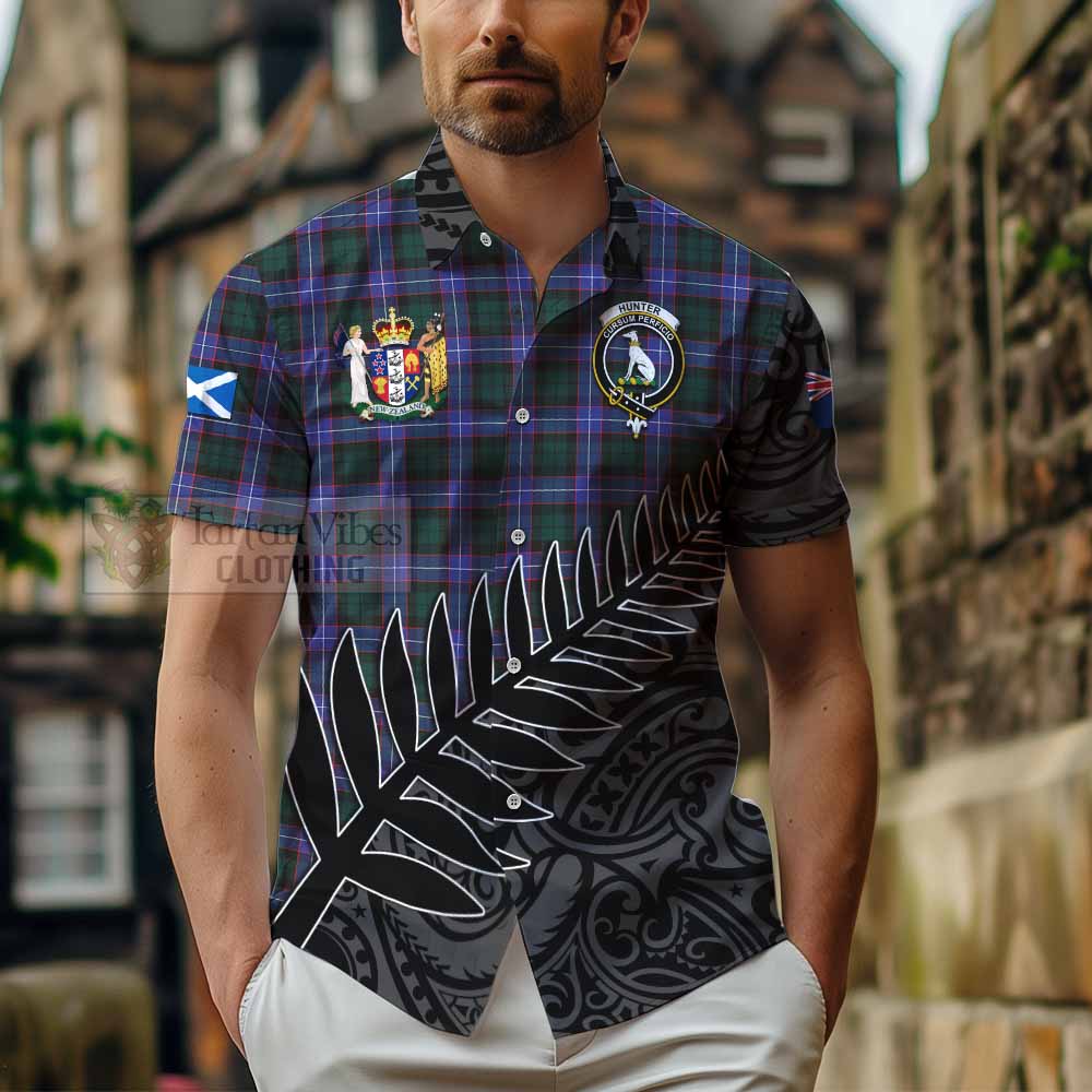 Tartan Vibes Clothing Hunter (Hunterston) Crest Tartan Short Sleeve Button Shirt with New Zealand Silver Fern Half Style