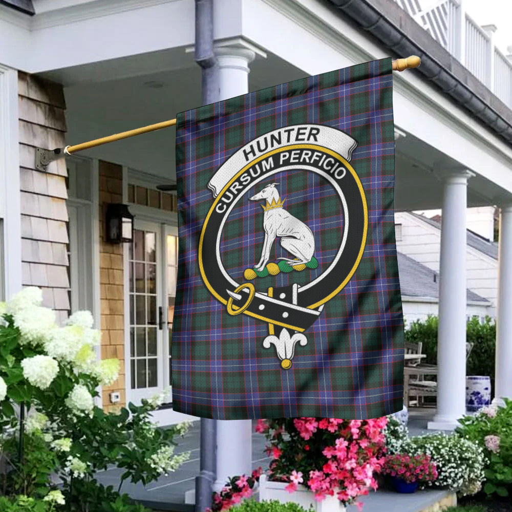 Hunter (Hunterston) Tartan Flag with Family Crest - Tartan Vibes Clothing