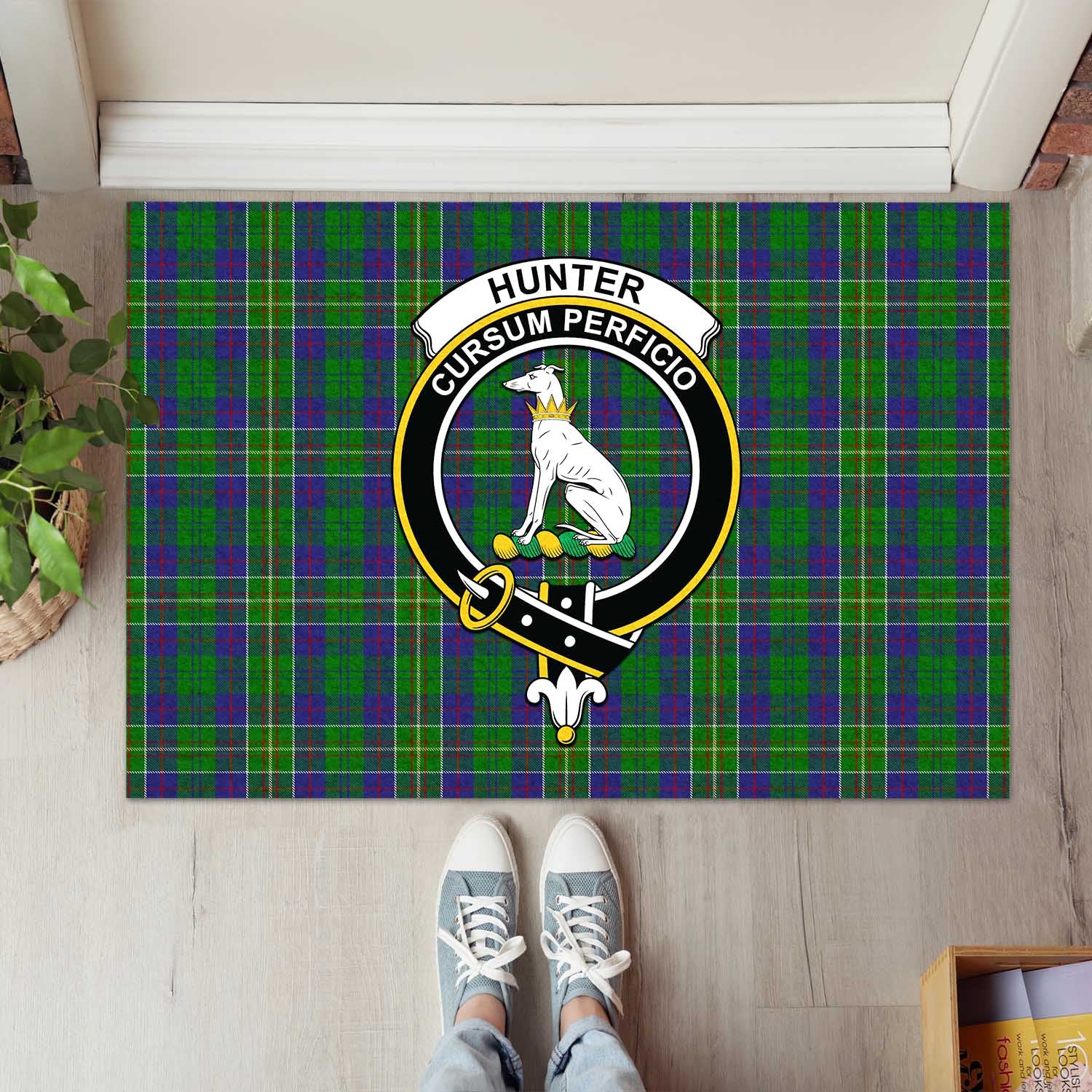 Hunter of Hunterston Tartan Door Mat with Family Crest - Tartanvibesclothing