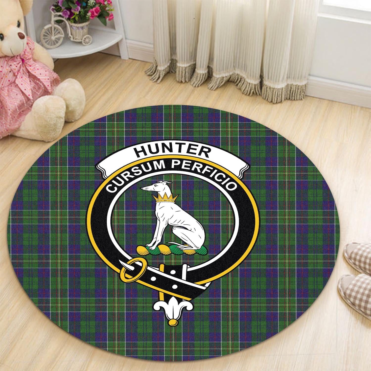 hunter-of-hunterston-tartan-round-rug-with-family-crest