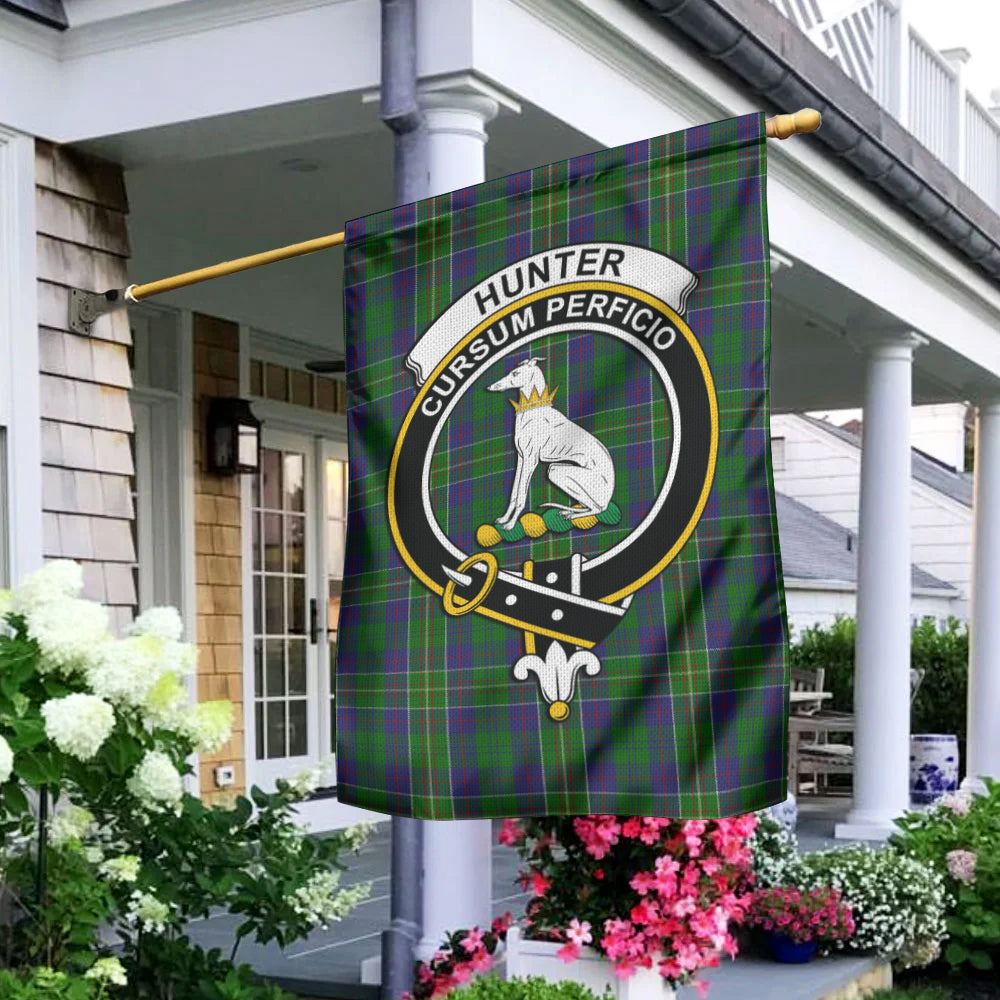 Hunter of Hunterston Tartan Flag with Family Crest - Tartan Vibes Clothing