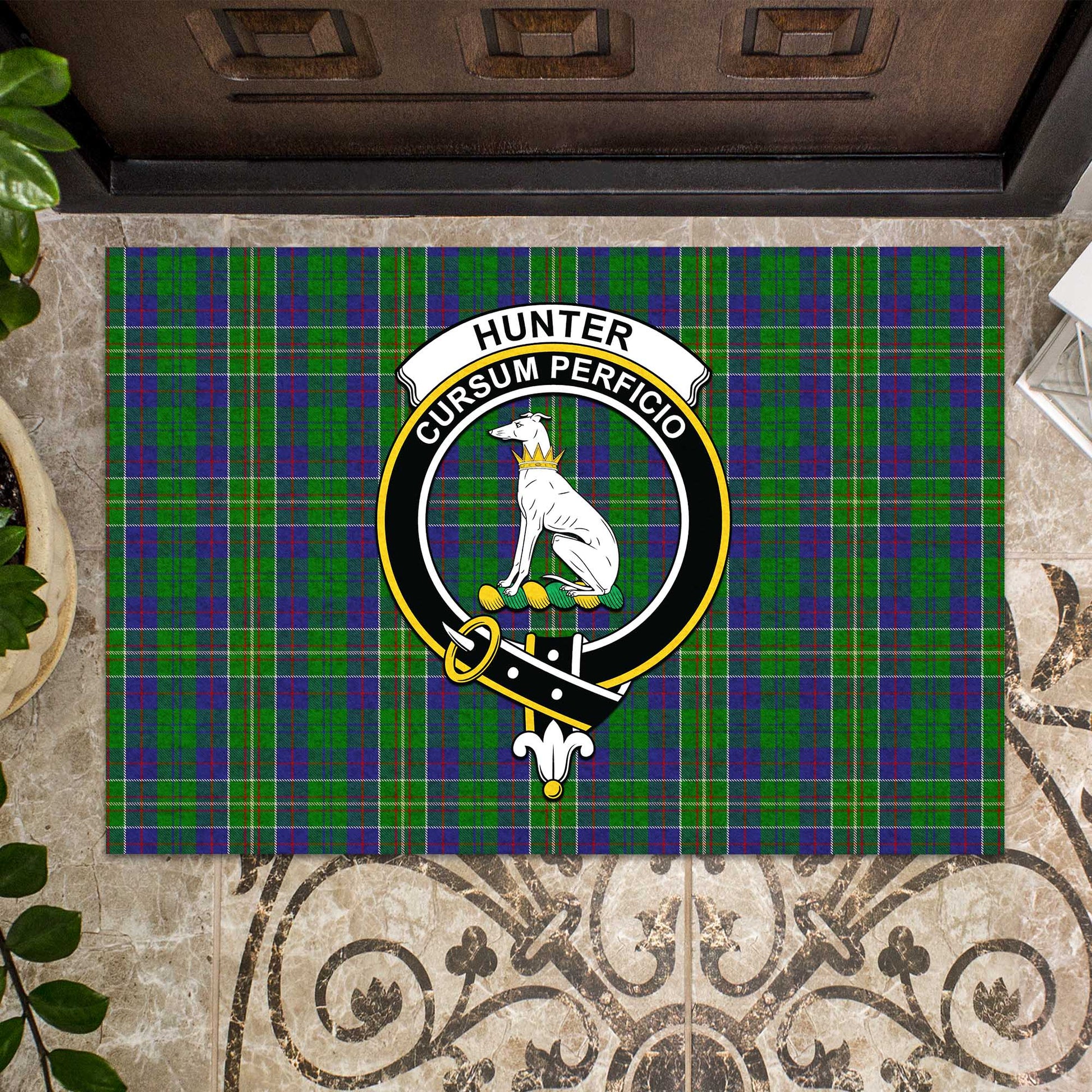 Hunter of Hunterston Tartan Door Mat with Family Crest - Tartanvibesclothing