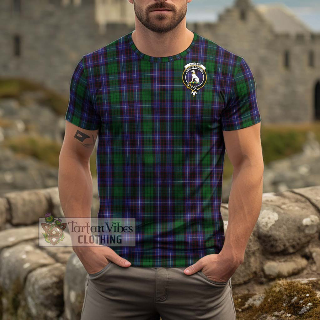 Hunter of Peebleshire Tartan Cotton T-Shirt with Family Crest Men's Shirt - Tartanvibesclothing Shop