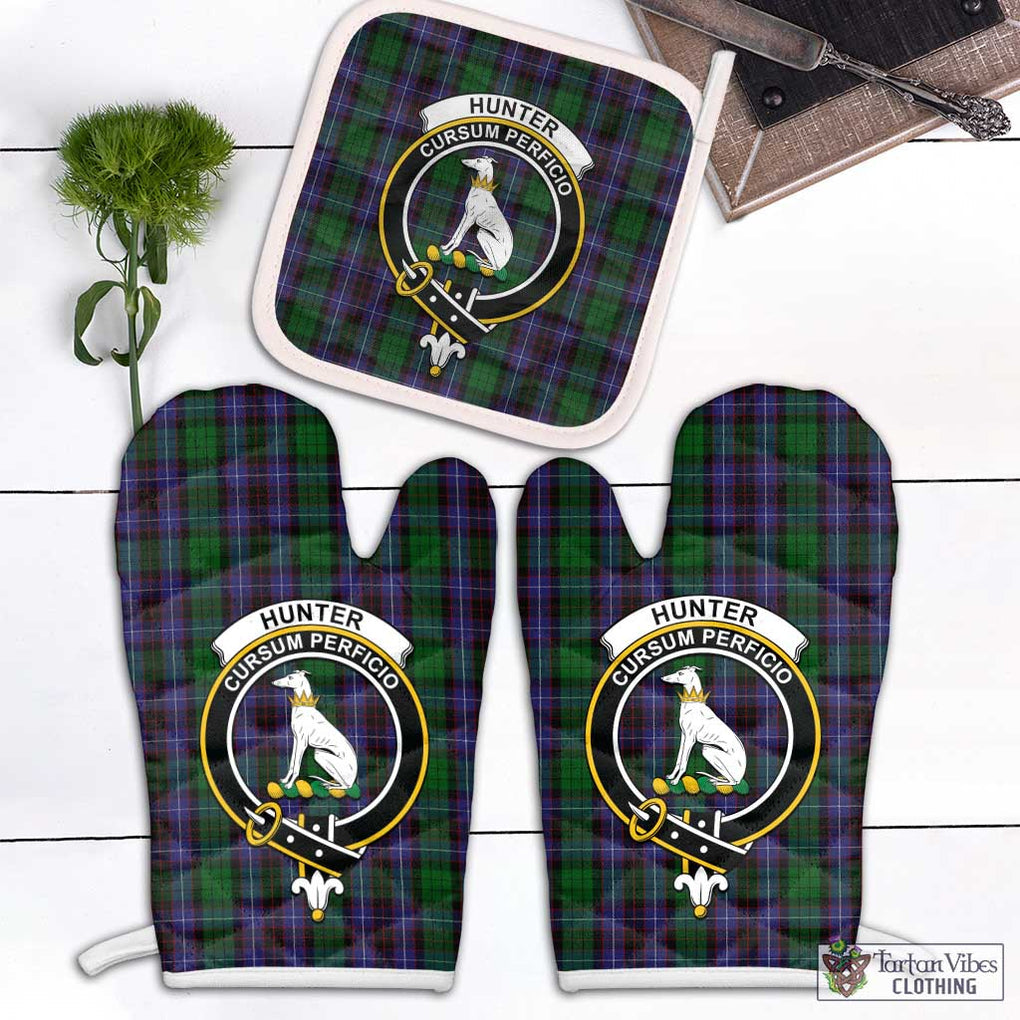 Hunter of Peebleshire Tartan Combo Oven Mitt & Pot-Holder with Family Crest Combo 1 Oven Mitt & 1 Pot-Holder White - Tartan Vibes Clothing