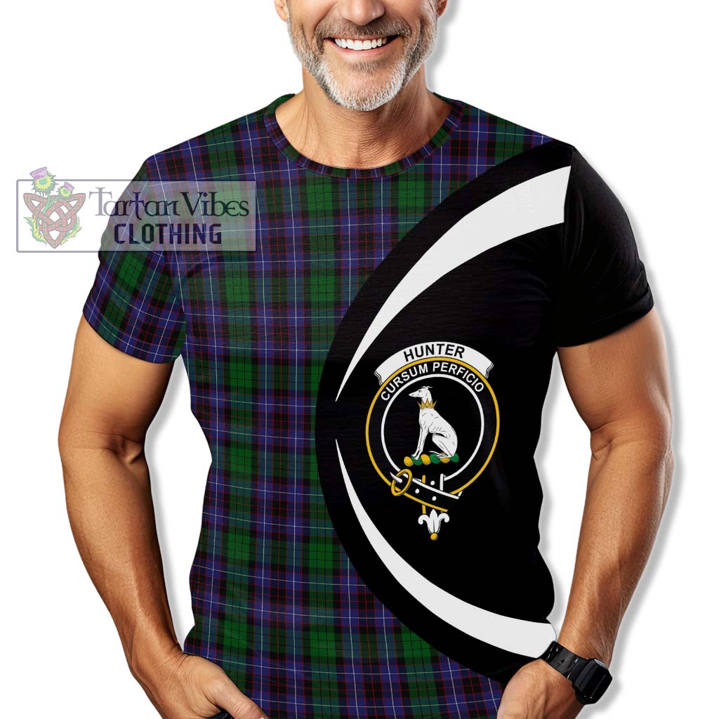 Tartan Vibes Clothing Hunter of Peebleshire Tartan T-Shirt with Family Crest Circle Style