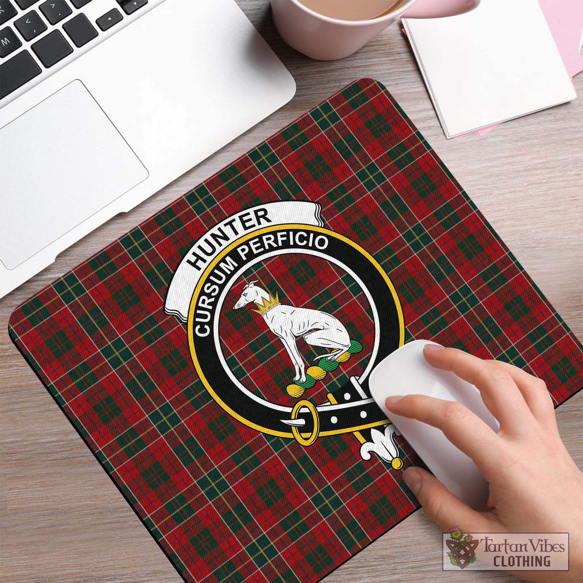 Tartan Vibes Clothing Hunter USA Tartan Mouse Pad with Family Crest