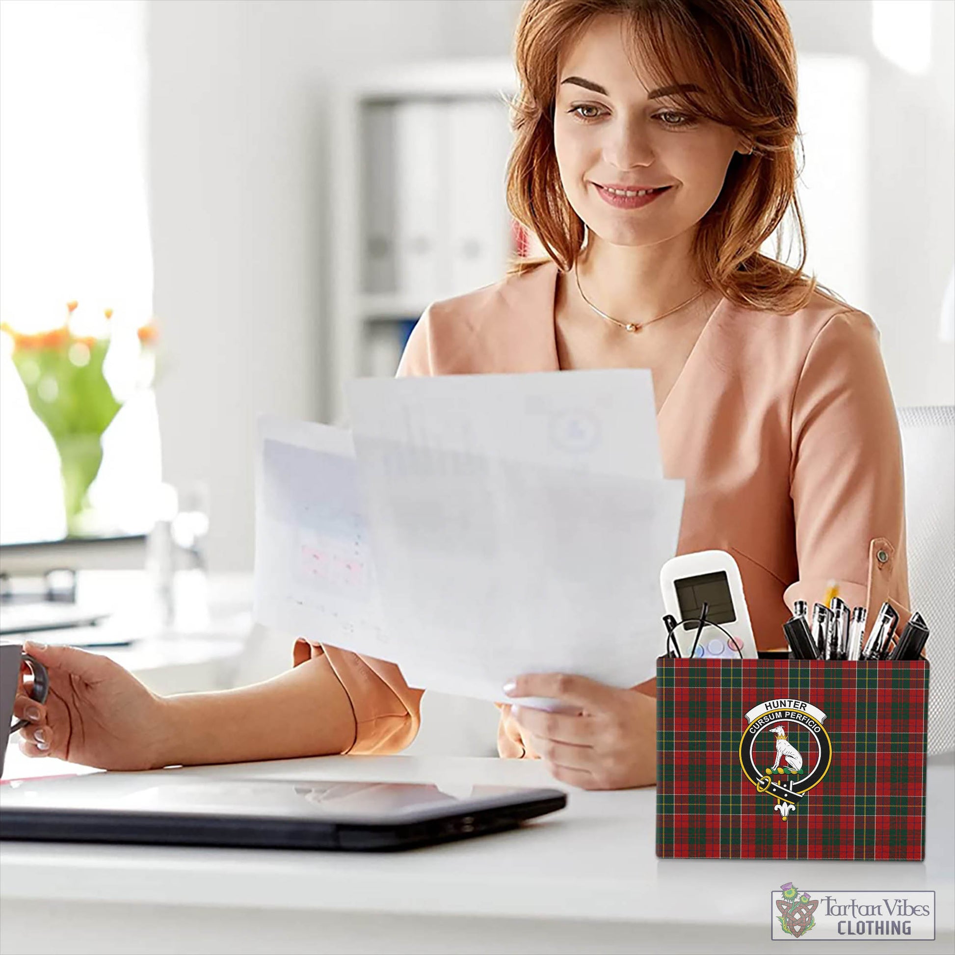 Tartan Vibes Clothing Hunter USA Tartan Pen Holder with Family Crest