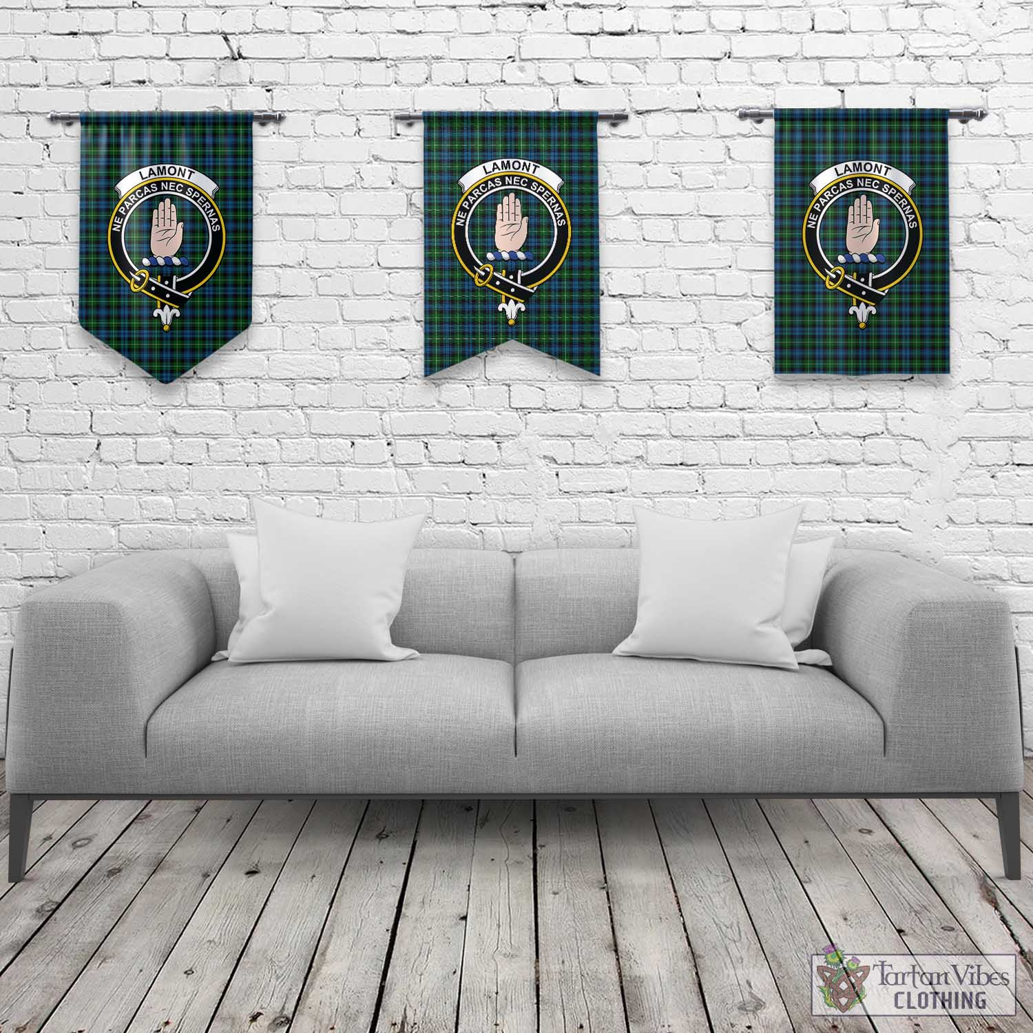 Tartan Vibes Clothing Lamont Tartan Gonfalon, Tartan Banner with Family Crest