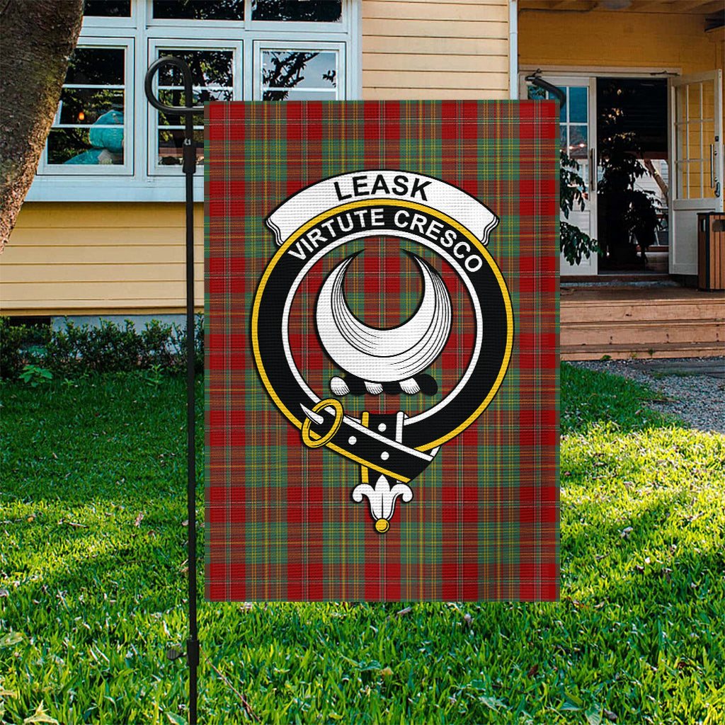 leask-tartan-flag-with-family-crest