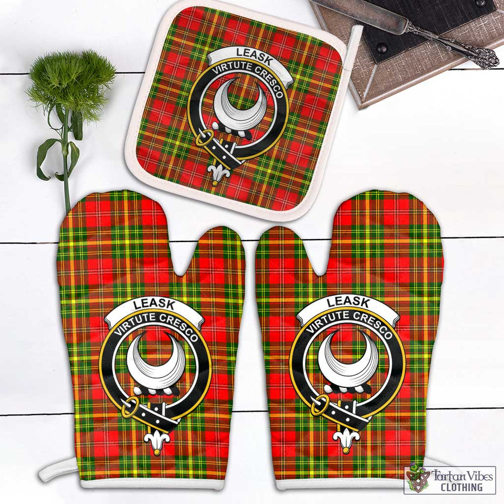 Leask Modern Tartan Combo Oven Mitt & Pot-Holder with Family Crest Combo 1 Oven Mitt & 1 Pot-Holder White - Tartan Vibes Clothing