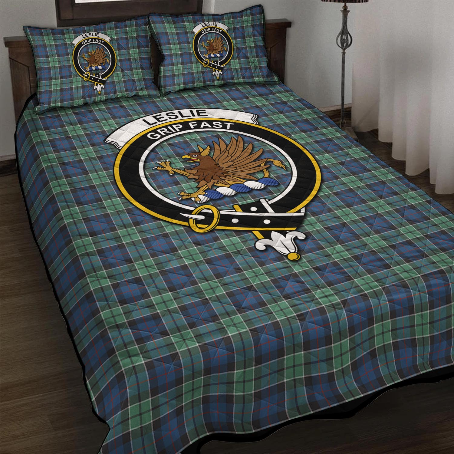 Leslie Hunting Ancient Tartan Quilt Bed Set with Family Crest - Tartan Vibes Clothing