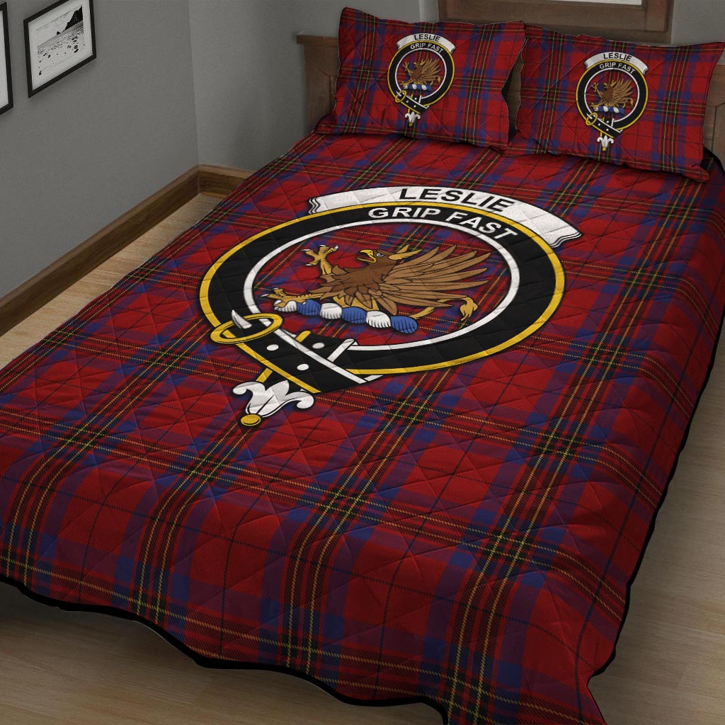 Leslie Red Tartan Quilt Bed Set with Family Crest - Tartan Vibes Clothing