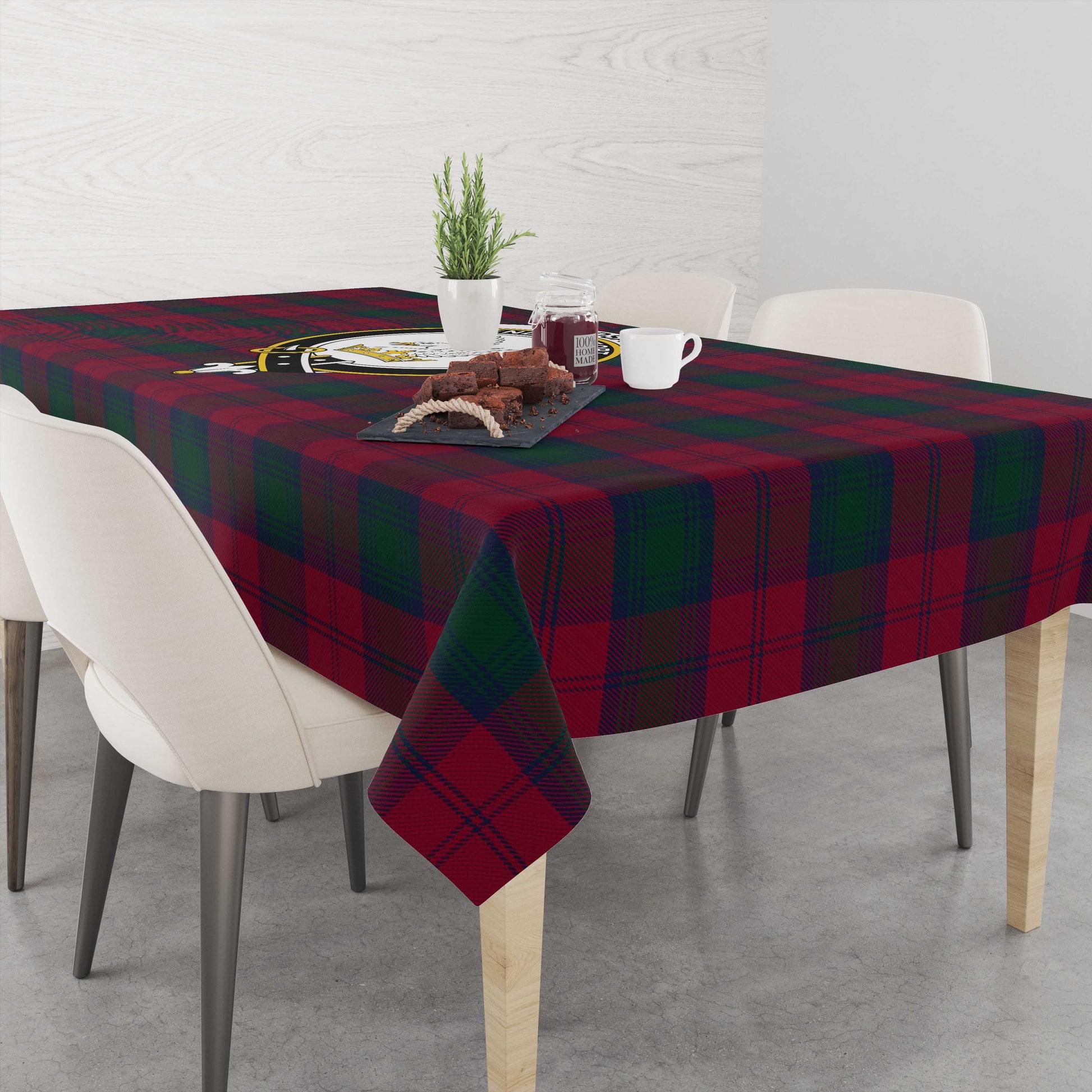 lindsay-tatan-tablecloth-with-family-crest