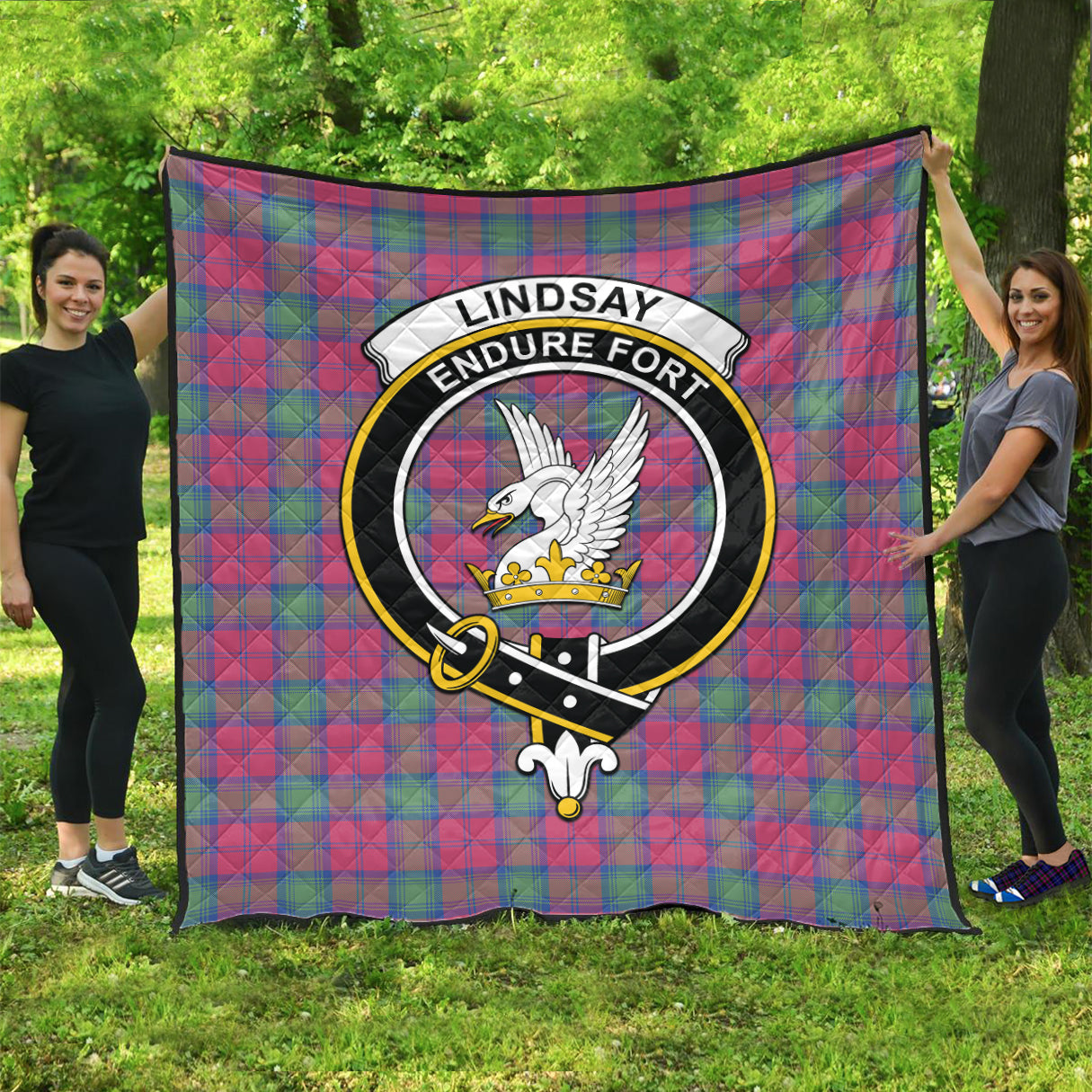 lindsay-ancient-tartan-quilt-with-family-crest