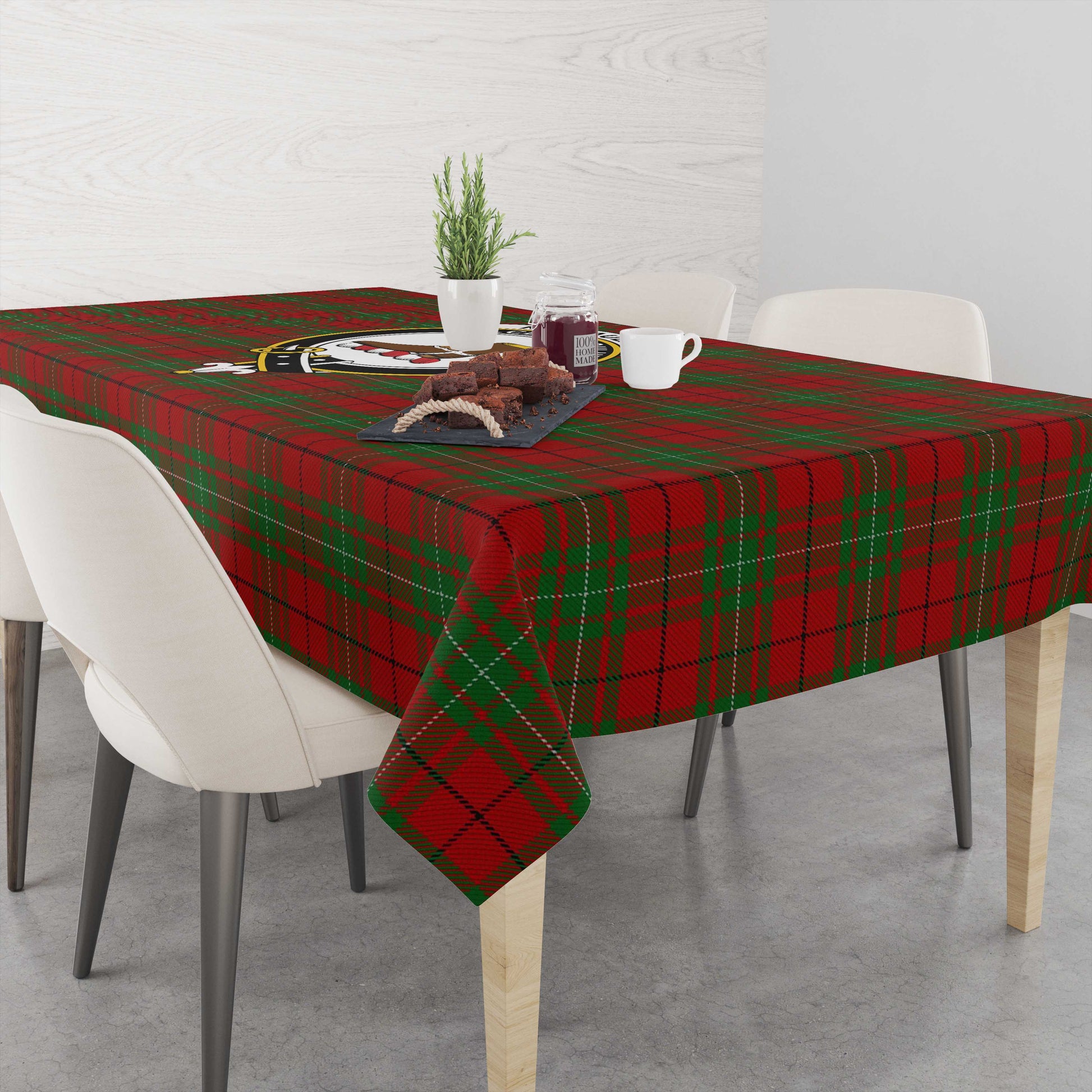 macaulay-tatan-tablecloth-with-family-crest