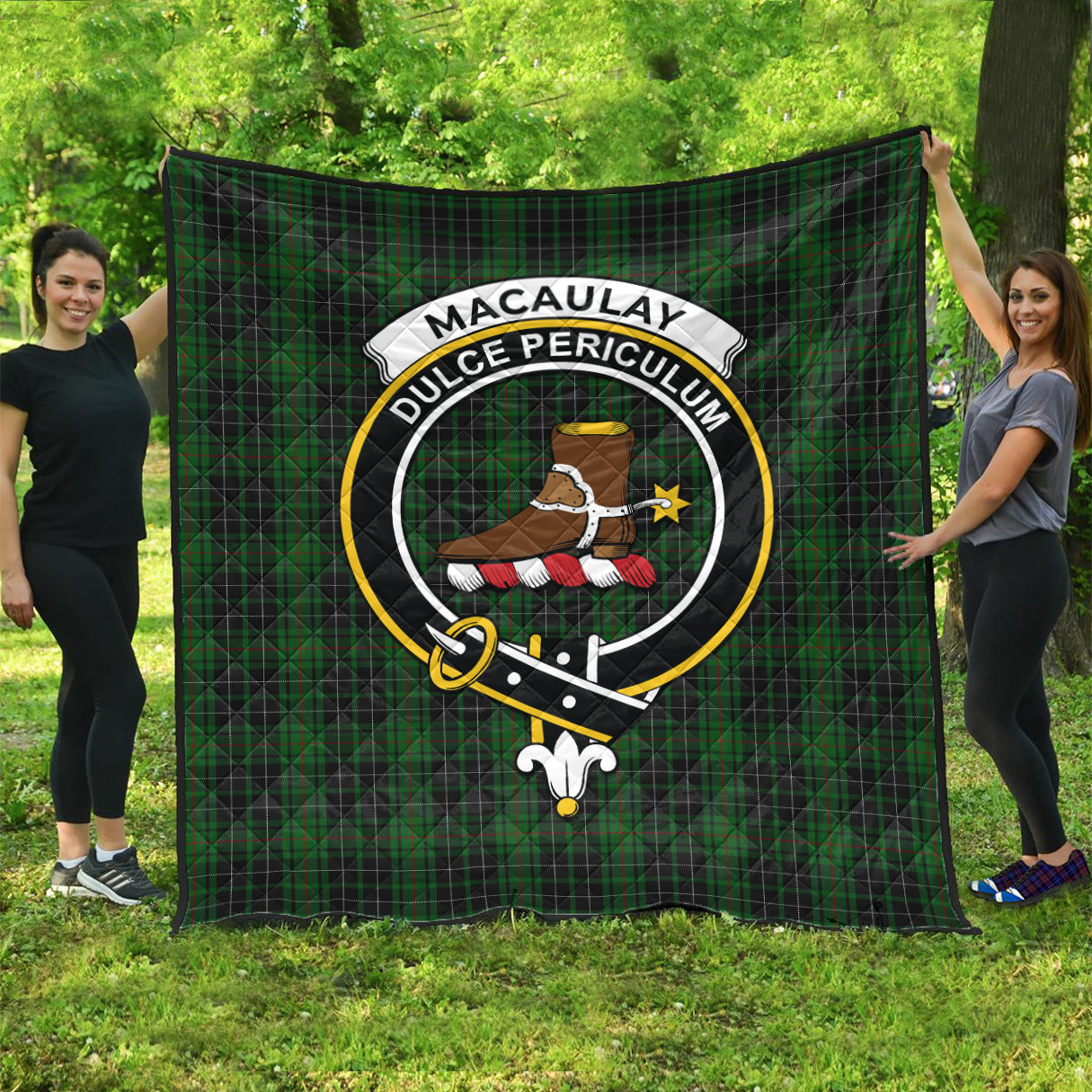 macaulay-hunting-tartan-quilt-with-family-crest