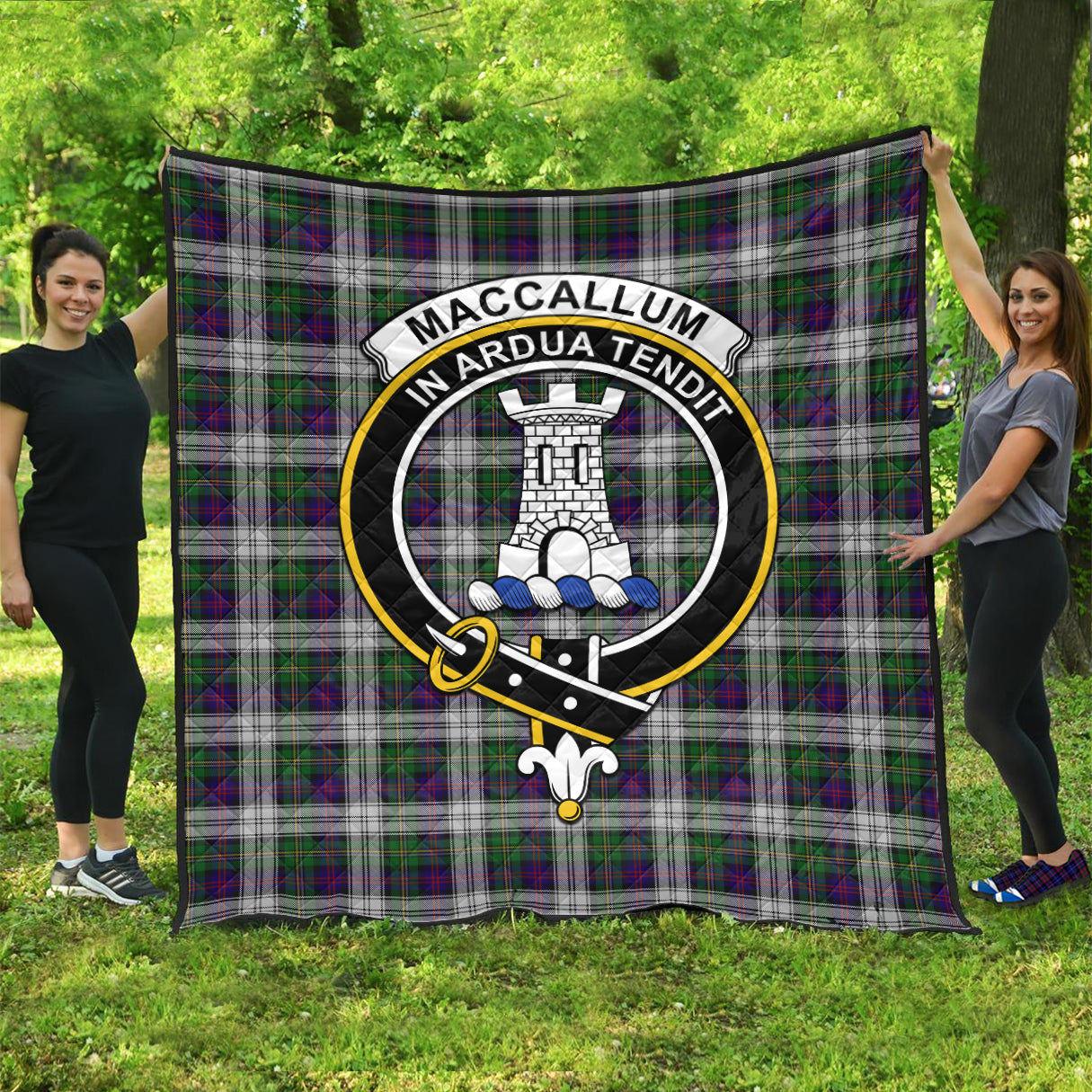 maccallum-dress-tartan-quilt-with-family-crest