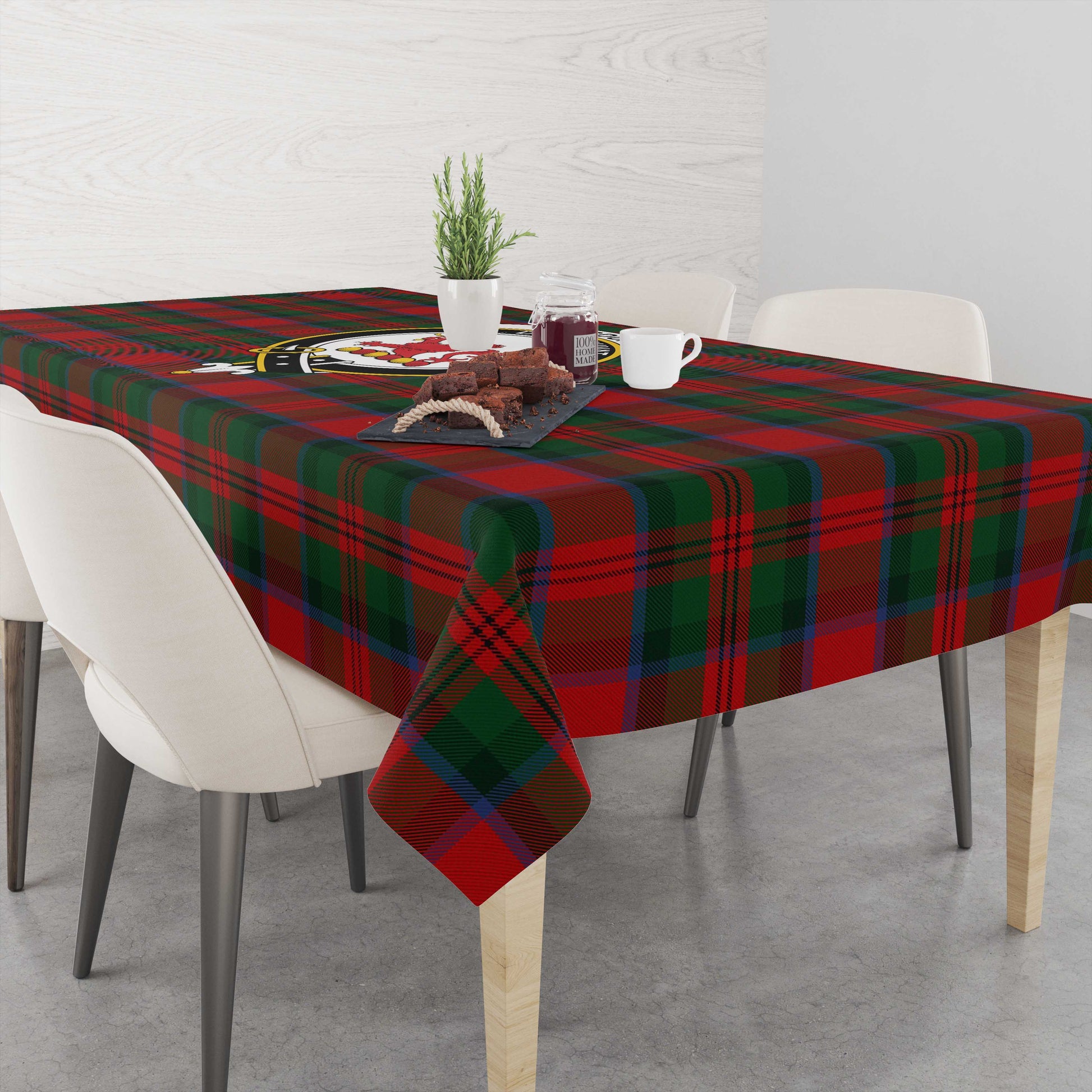 macduff-tatan-tablecloth-with-family-crest