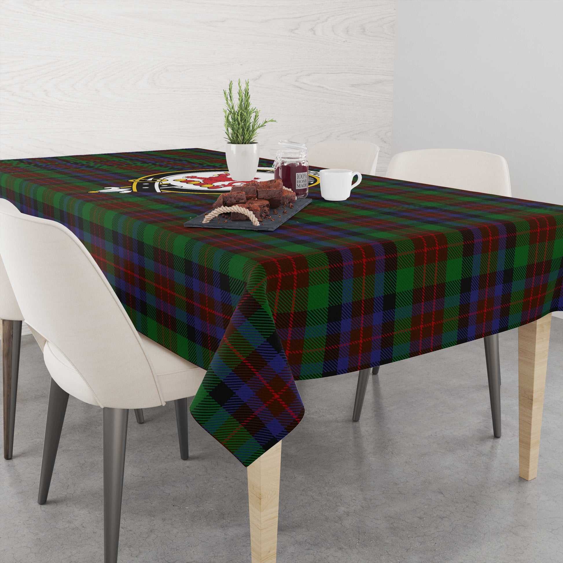 macduff-hunting-tatan-tablecloth-with-family-crest