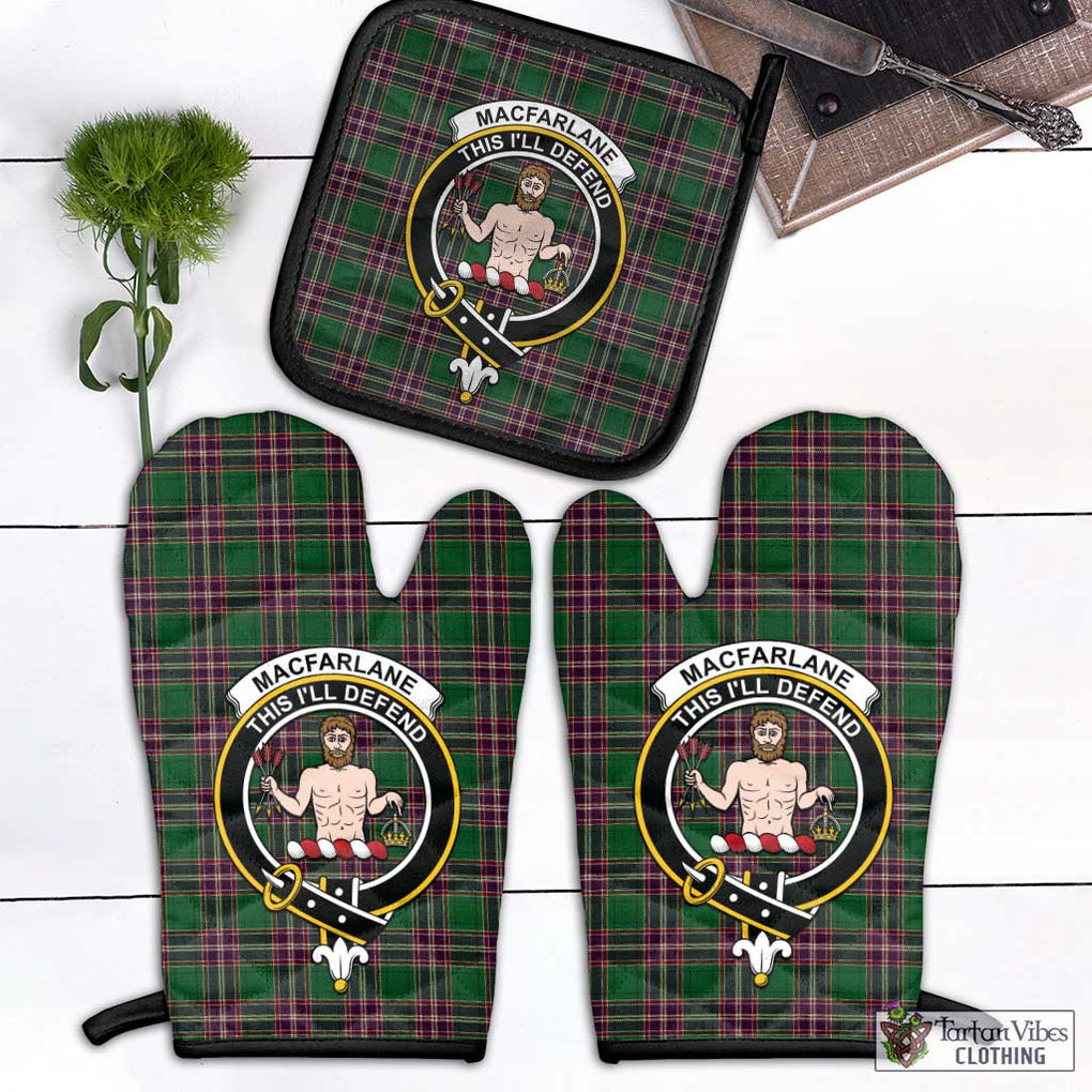 MacFarlane Hunting Tartan Combo Oven Mitt & Pot-Holder with Family Crest Combo 1 Oven Mitt & 1 Pot-Holder Black - Tartan Vibes Clothing