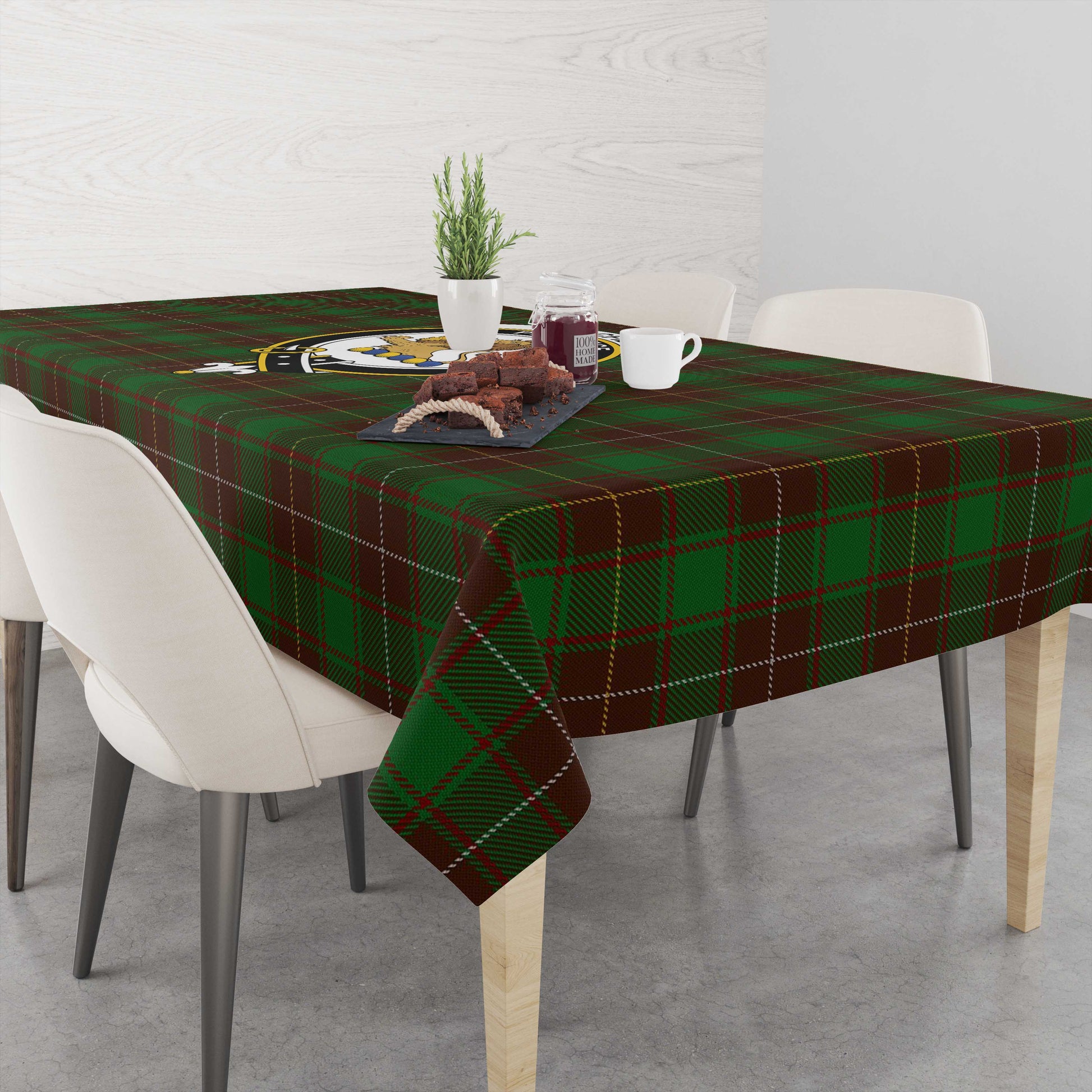 macfie-hunting-tatan-tablecloth-with-family-crest