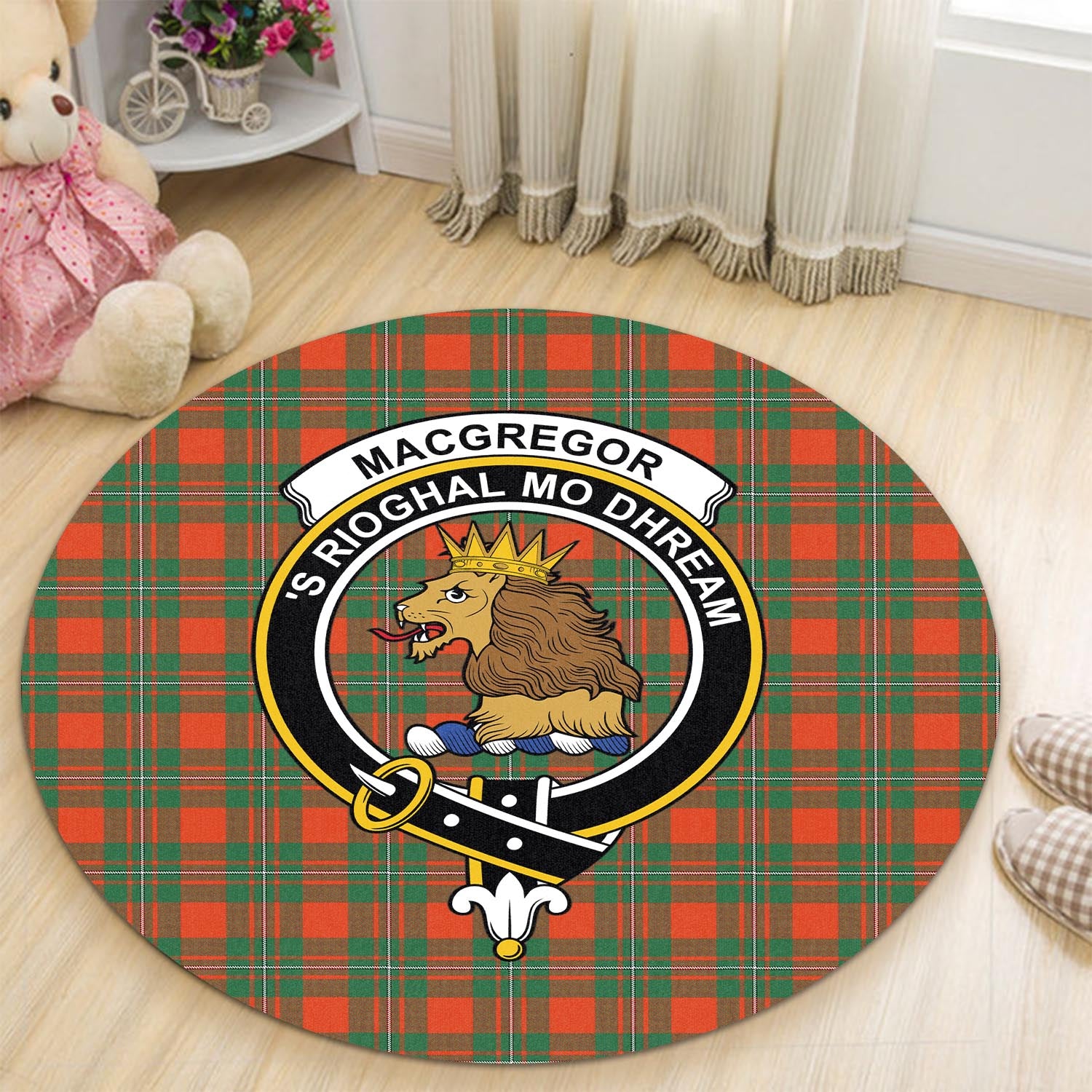 macgregor-ancient-tartan-round-rug-with-family-crest