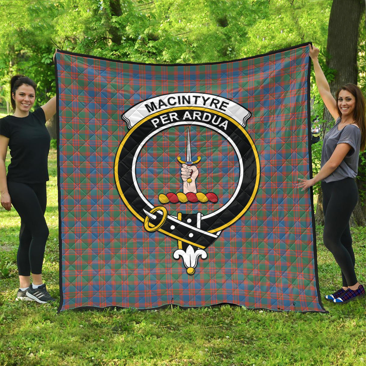 macintyre-ancient-tartan-quilt-with-family-crest